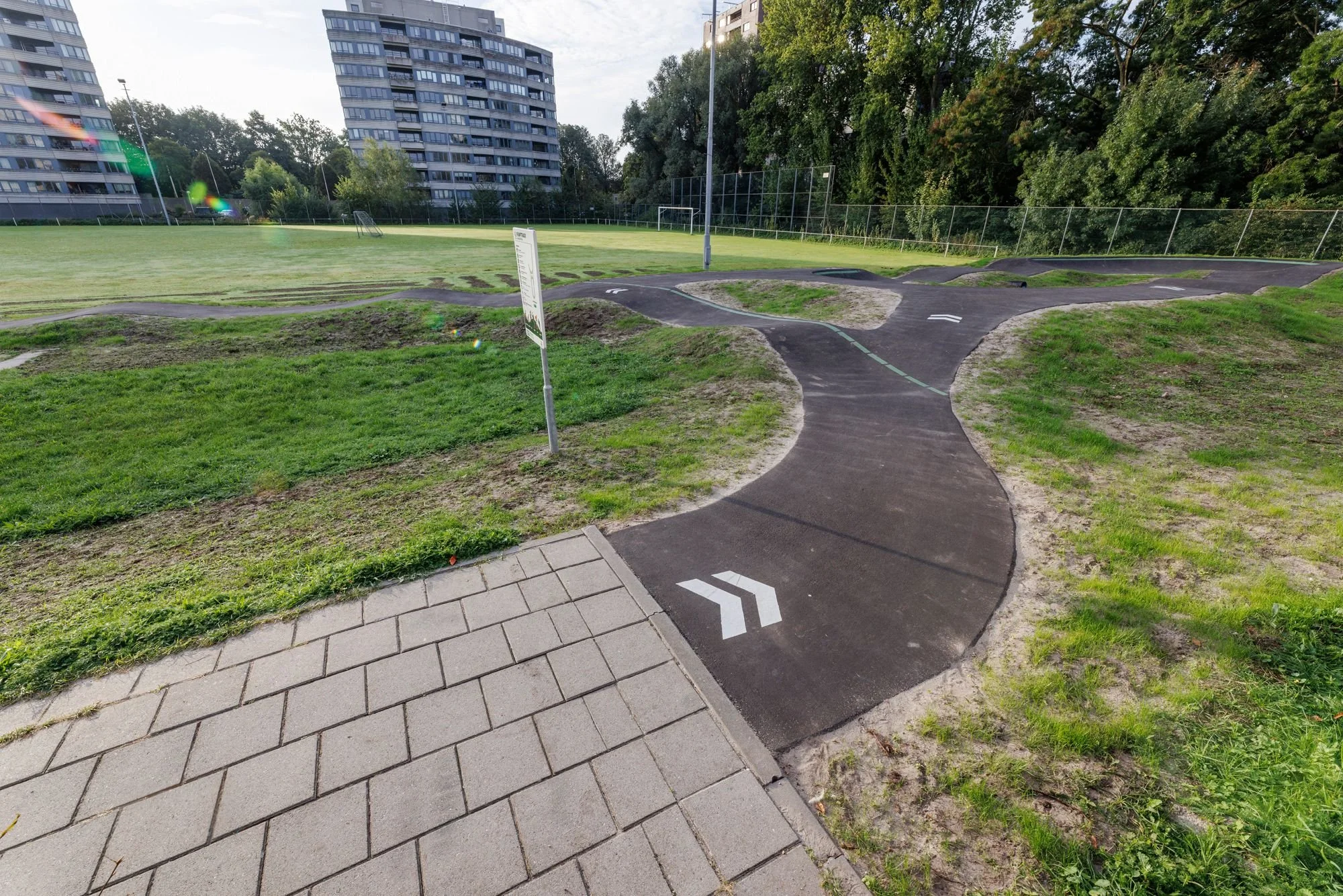 Start van de pumptrack in Sporttuin Morgenstond