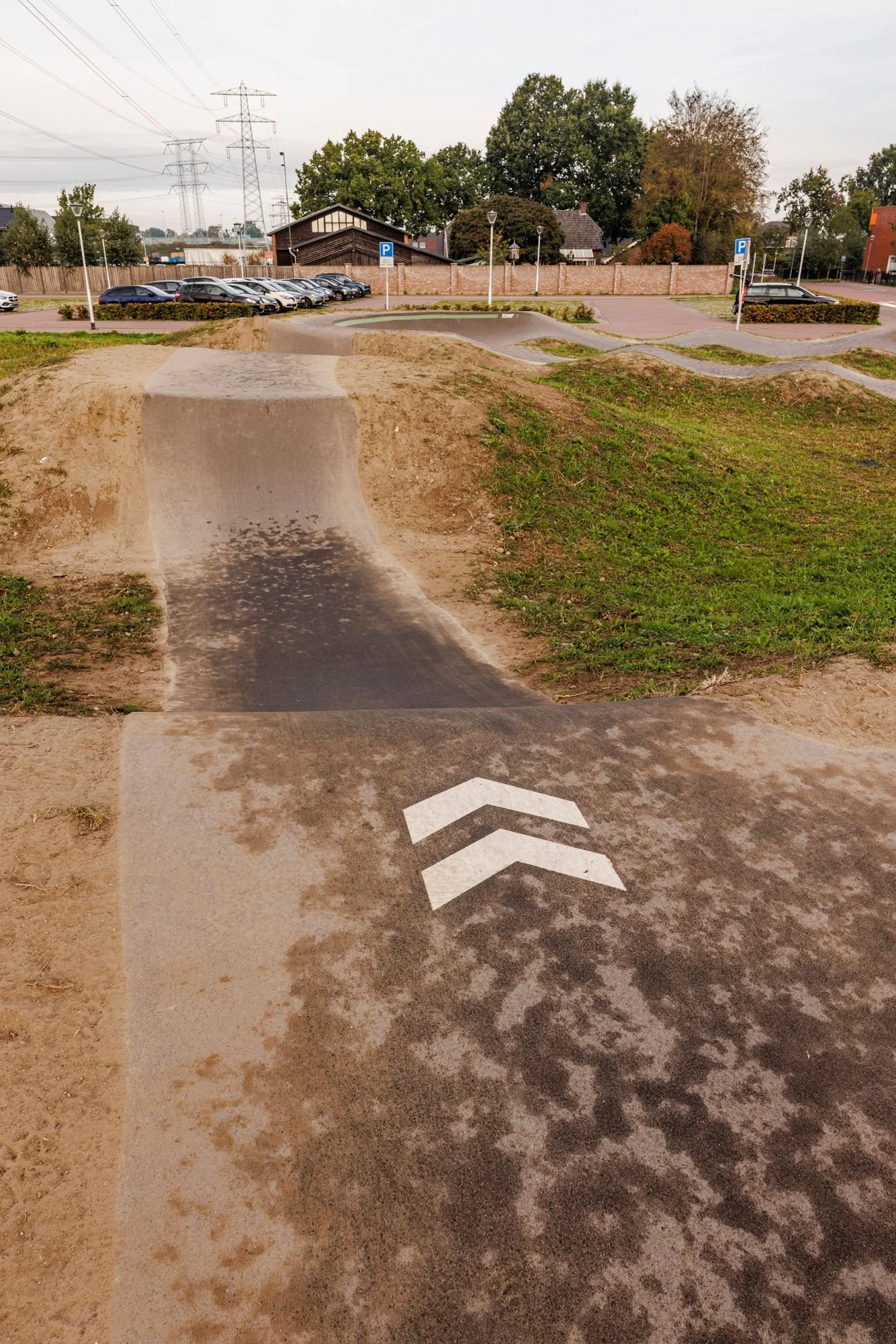 Pijlmarkering op de rijlijn van pumptrack Berkel-Enschot