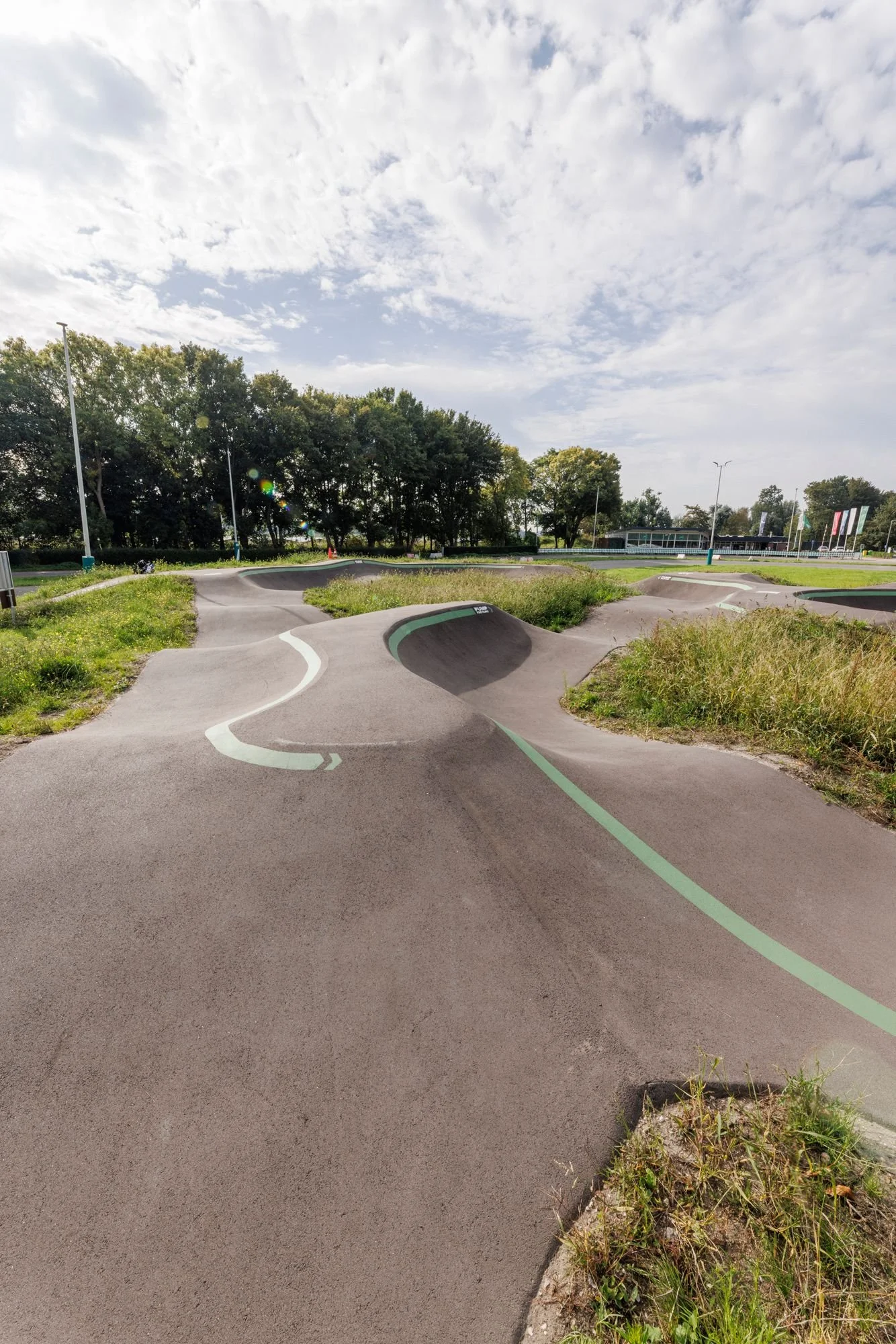 Golvend asfalt van pumptrack Noordrand in Rotterdam