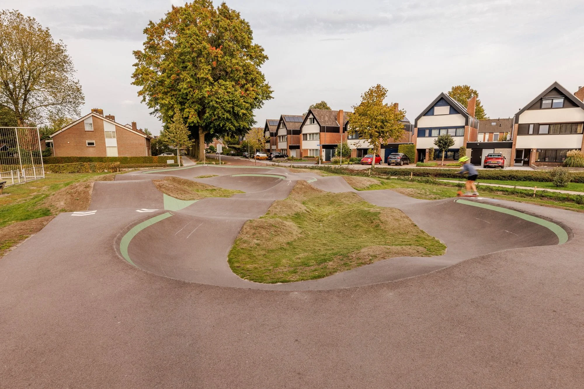 Rollers en bochten op pumptrack Oostrum