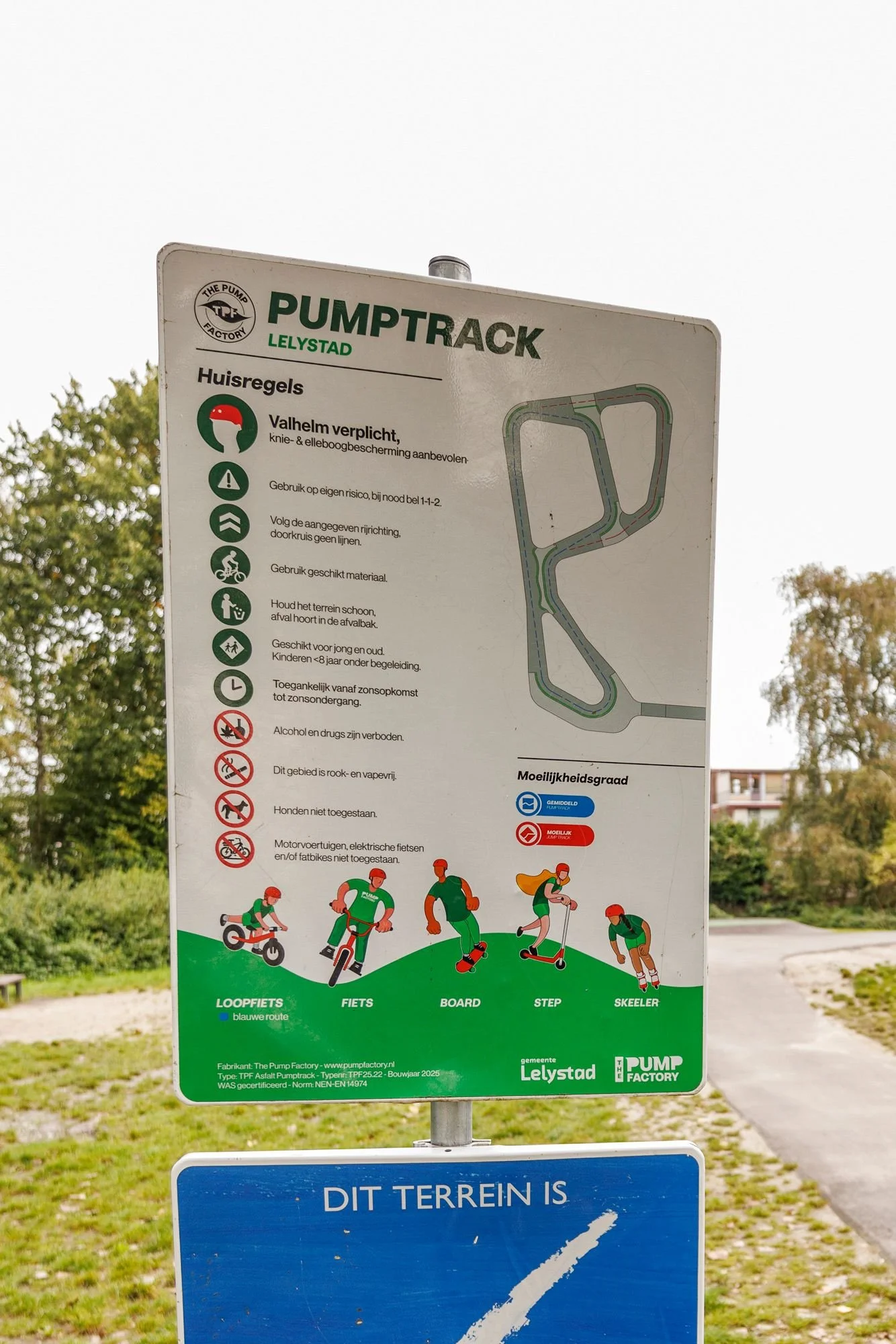 Informatiebord met huisregels bij pumptrack Lelystad
