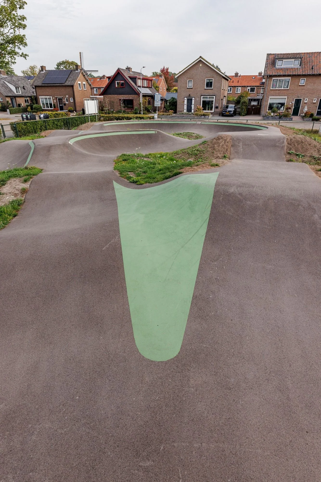 Rollers met groene markering op pumptrack Klarenbeek