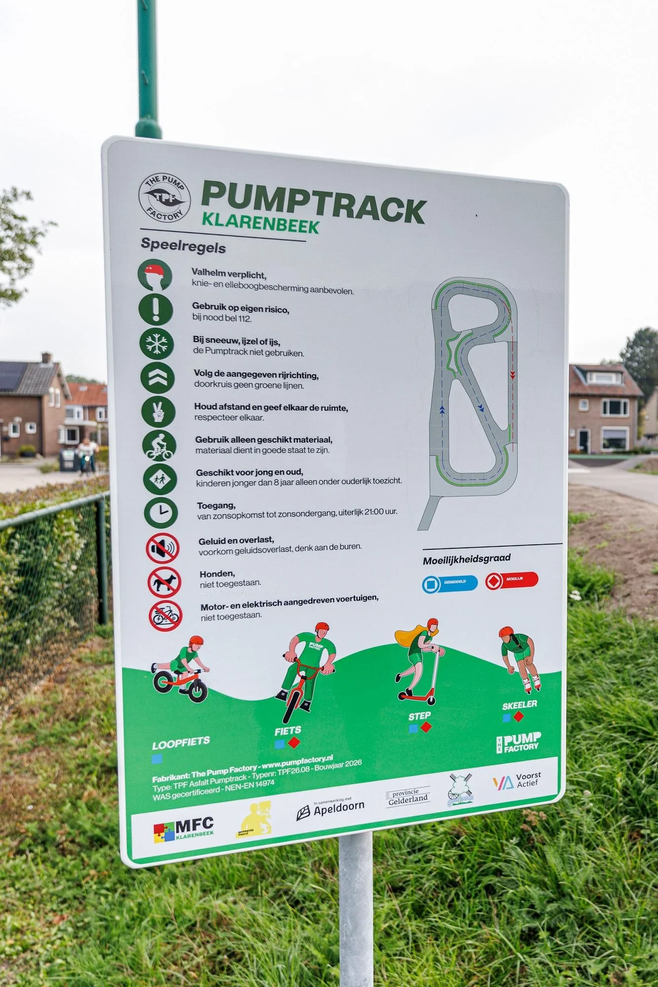Informatiebord met speelregels bij pumptrack Klarenbeek