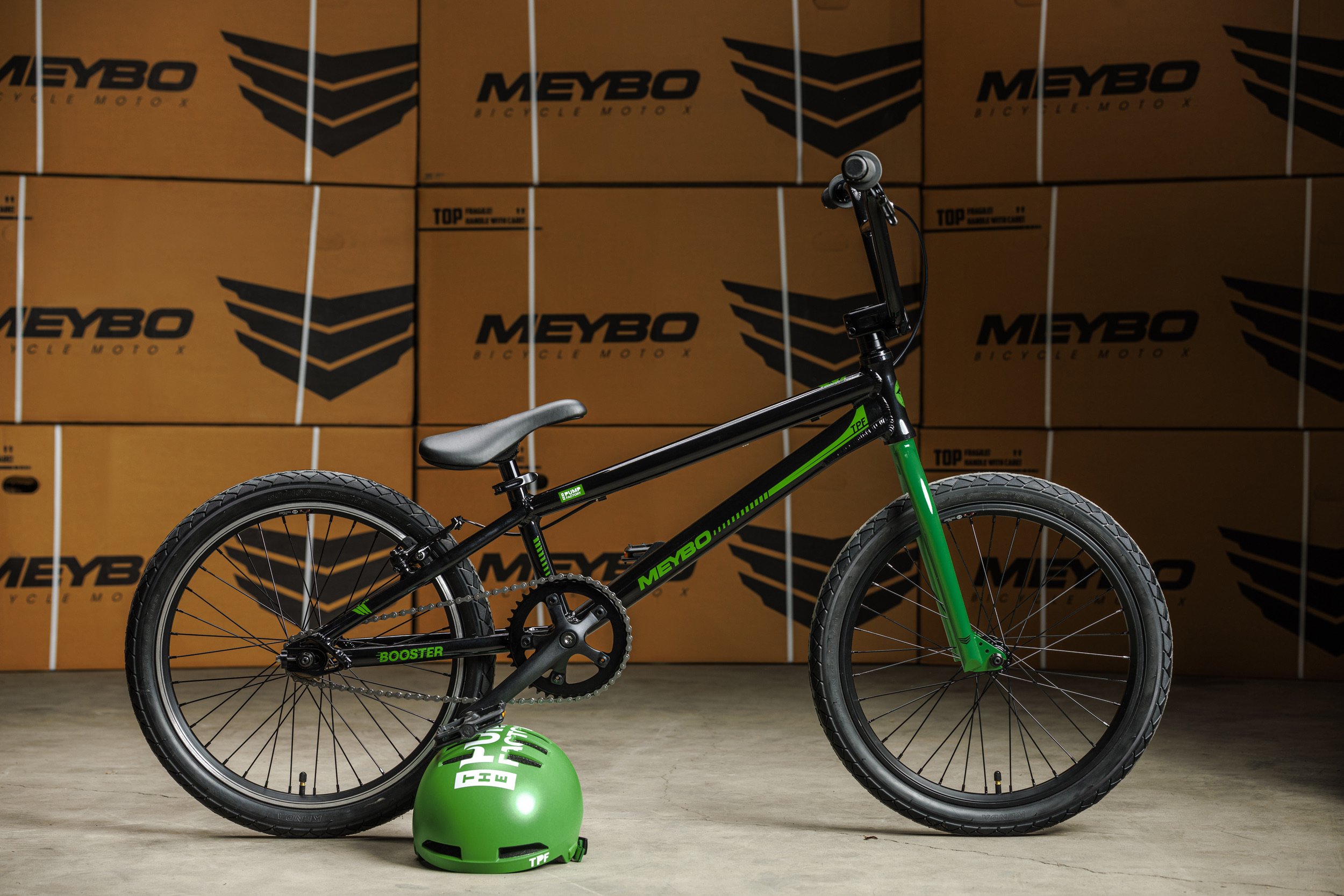 Zijaanzicht Meybo Booster 20 inch BMX pumptrackfiets van The Pump Factory