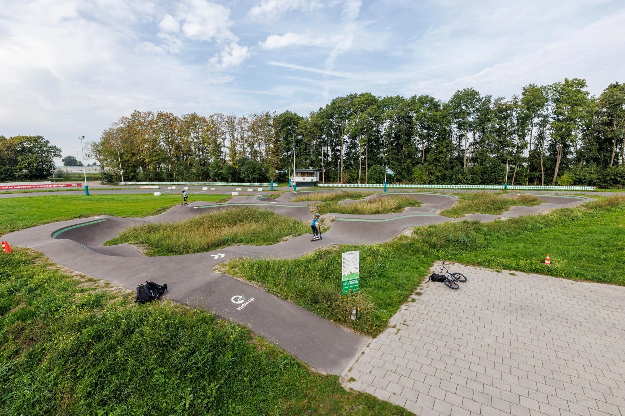 Overzicht van pumptrack Sportpark Noordrand in Rotterdam
