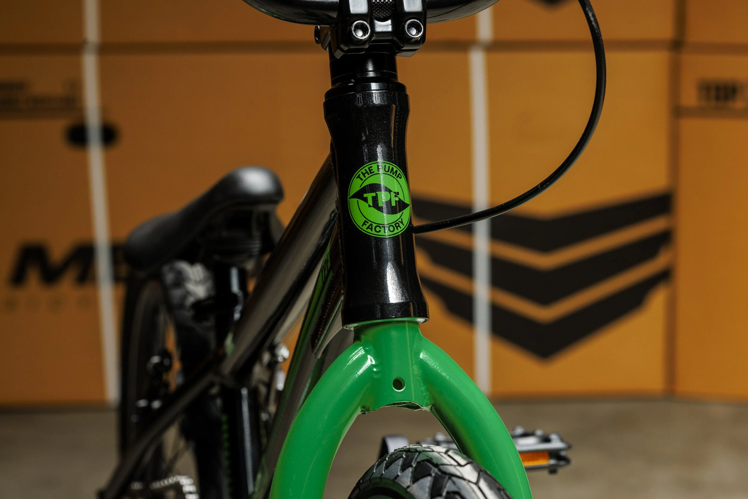 Stuur en balhoofd van de Lil Booster met groen TPF-logo