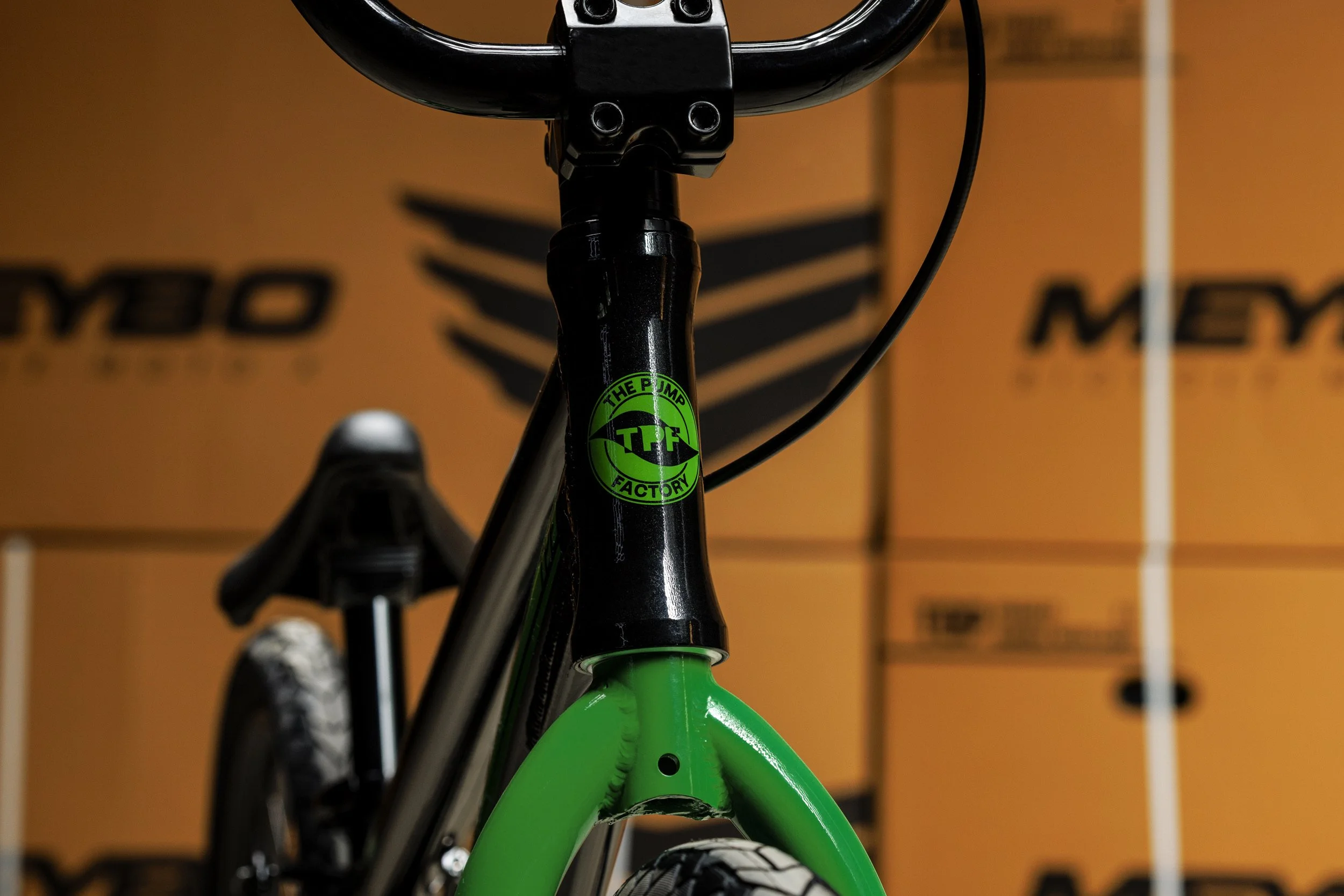 Stuur en balhoofd van de Big Booster met groen TPF-logo