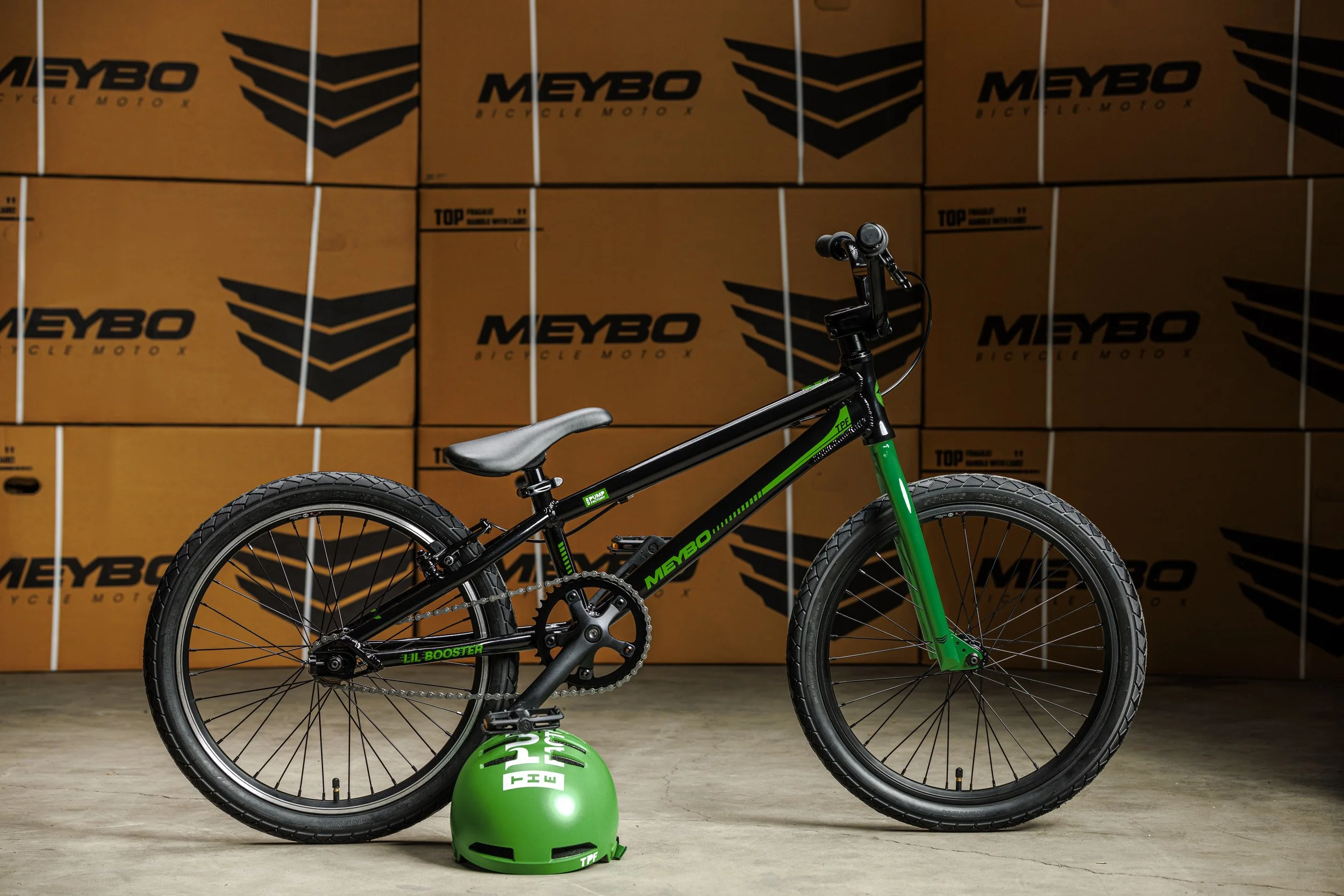 Zijaanzicht Meybo Lil Booster BMX pumptrackfiets voor kinderen van The Pump Factory