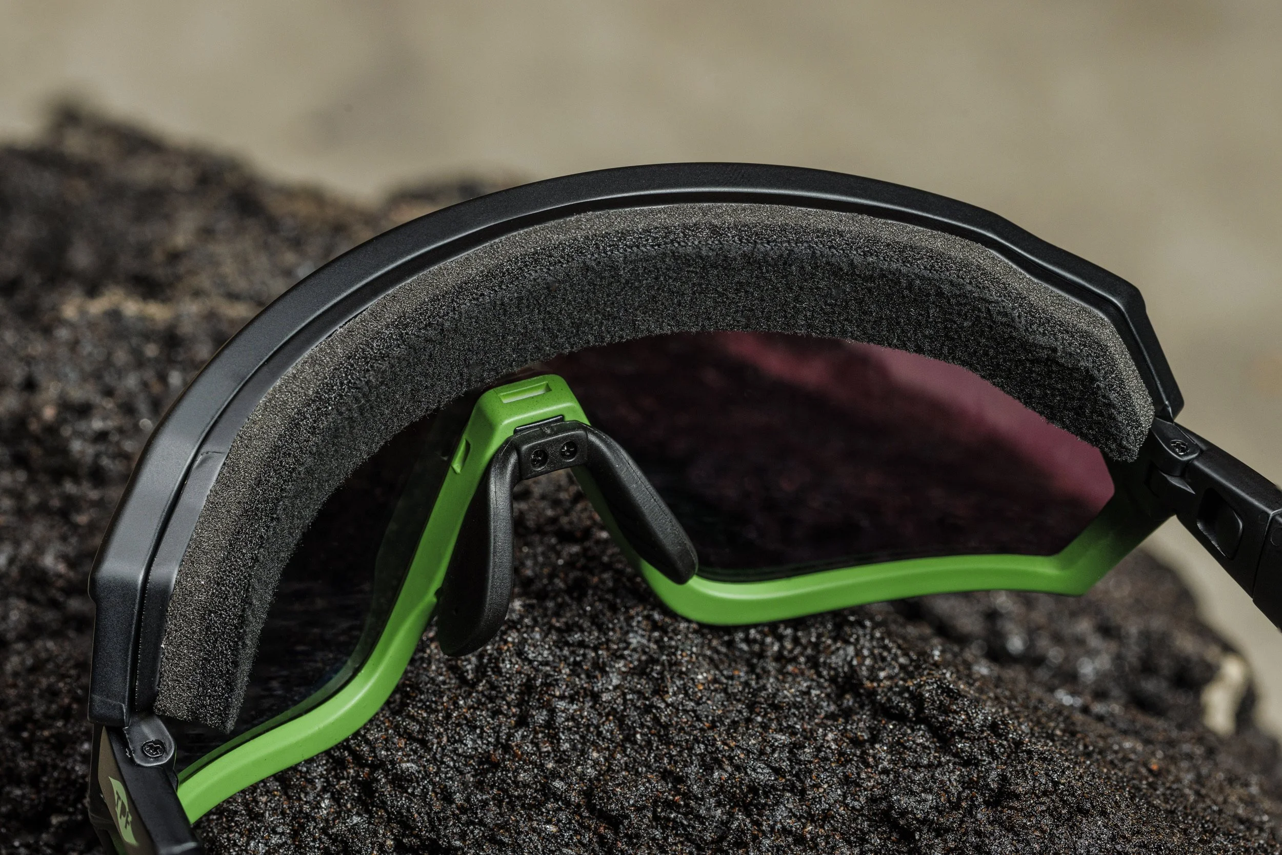 Binnenkant Flow sportbril met magnetische sweatband