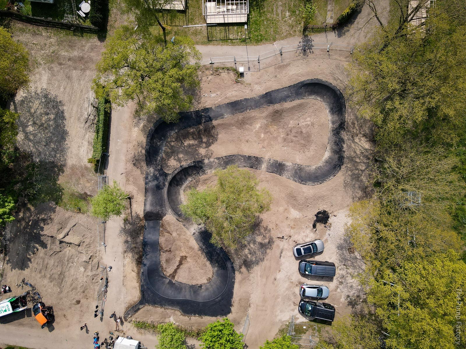 Pumptrack Eibernest in aanbouw Camping.jpg