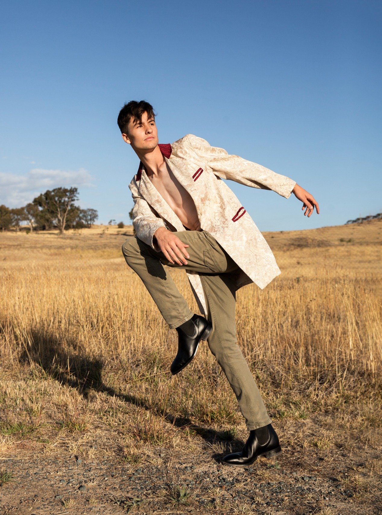 Brand New Model Portfolio for Novice Model LOCHLAIN

It's no secret that I am obsessed with shooting around hay 🌾🌾

I love working with new models, especially when they are 'open' to the creative process of learning how to move. 

A lot of it comes