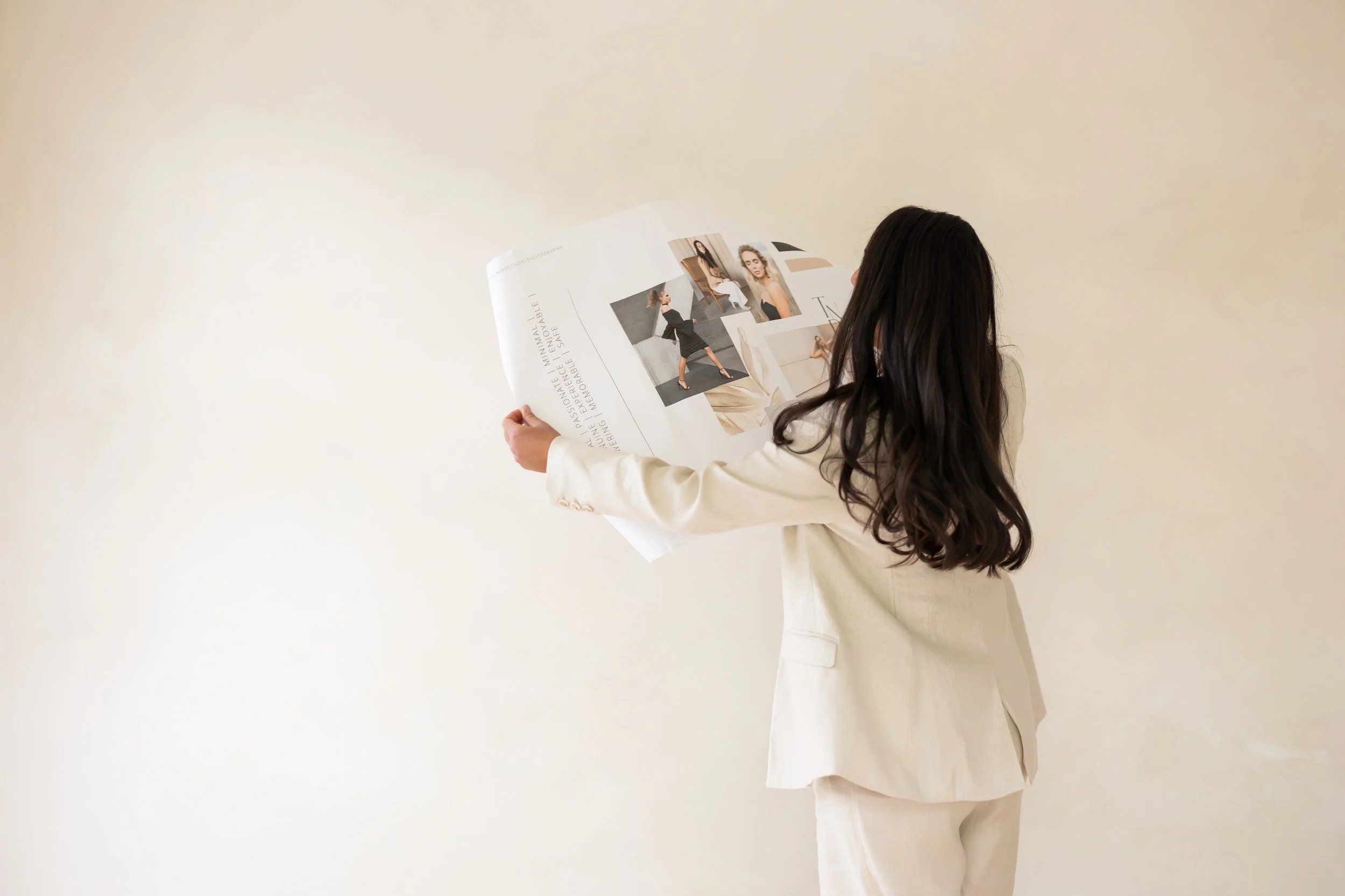 WHAT IS A MOOD-BOARD?

This question is relevant for Models, Actors and Businesses. 

A mood-board is a series of photographs that visually demonstrates the feel, mood, lighting, styling, posing or other ideas relating to your photoshoot.

Not only d