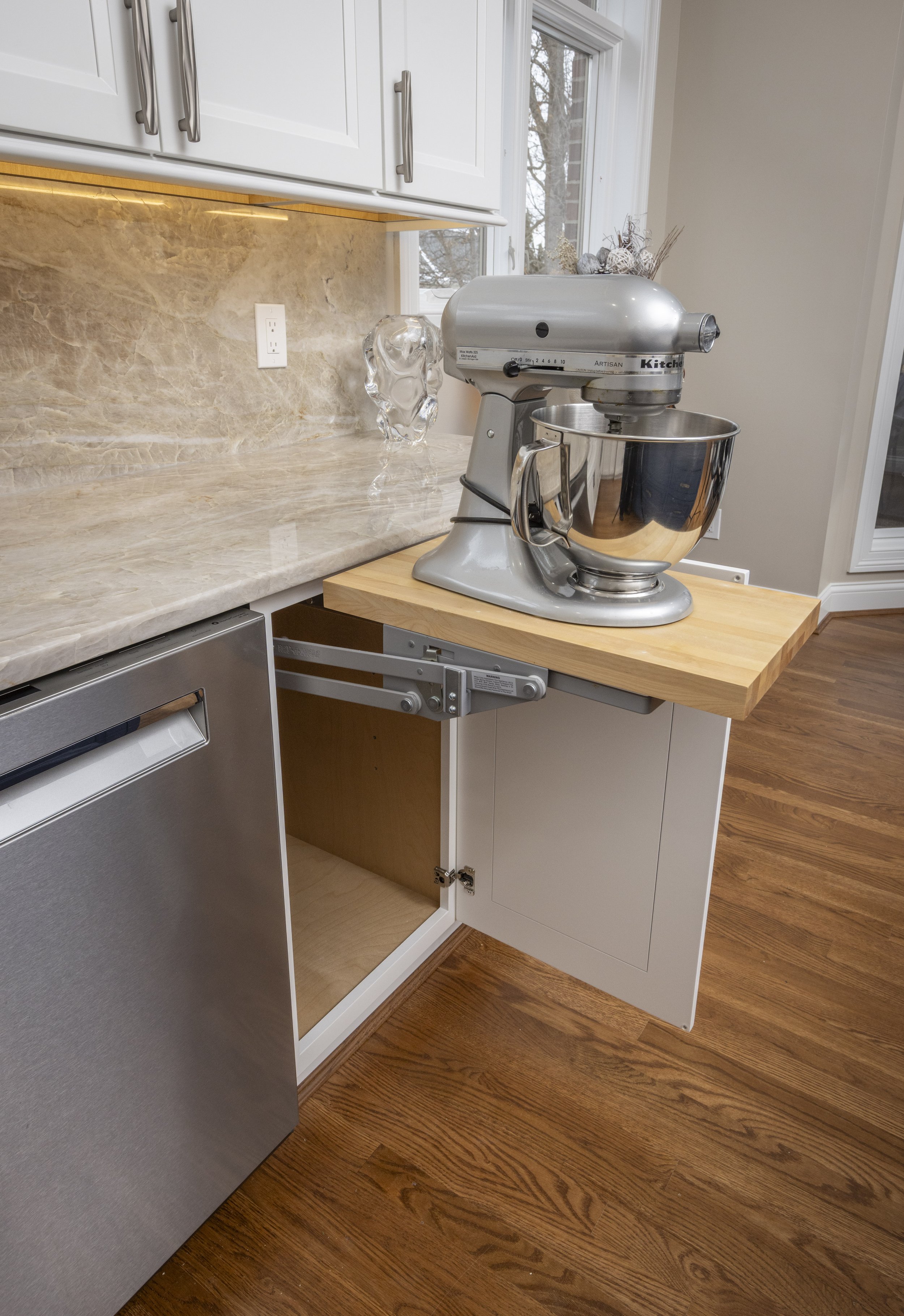 MIXER_CABINET.jpg