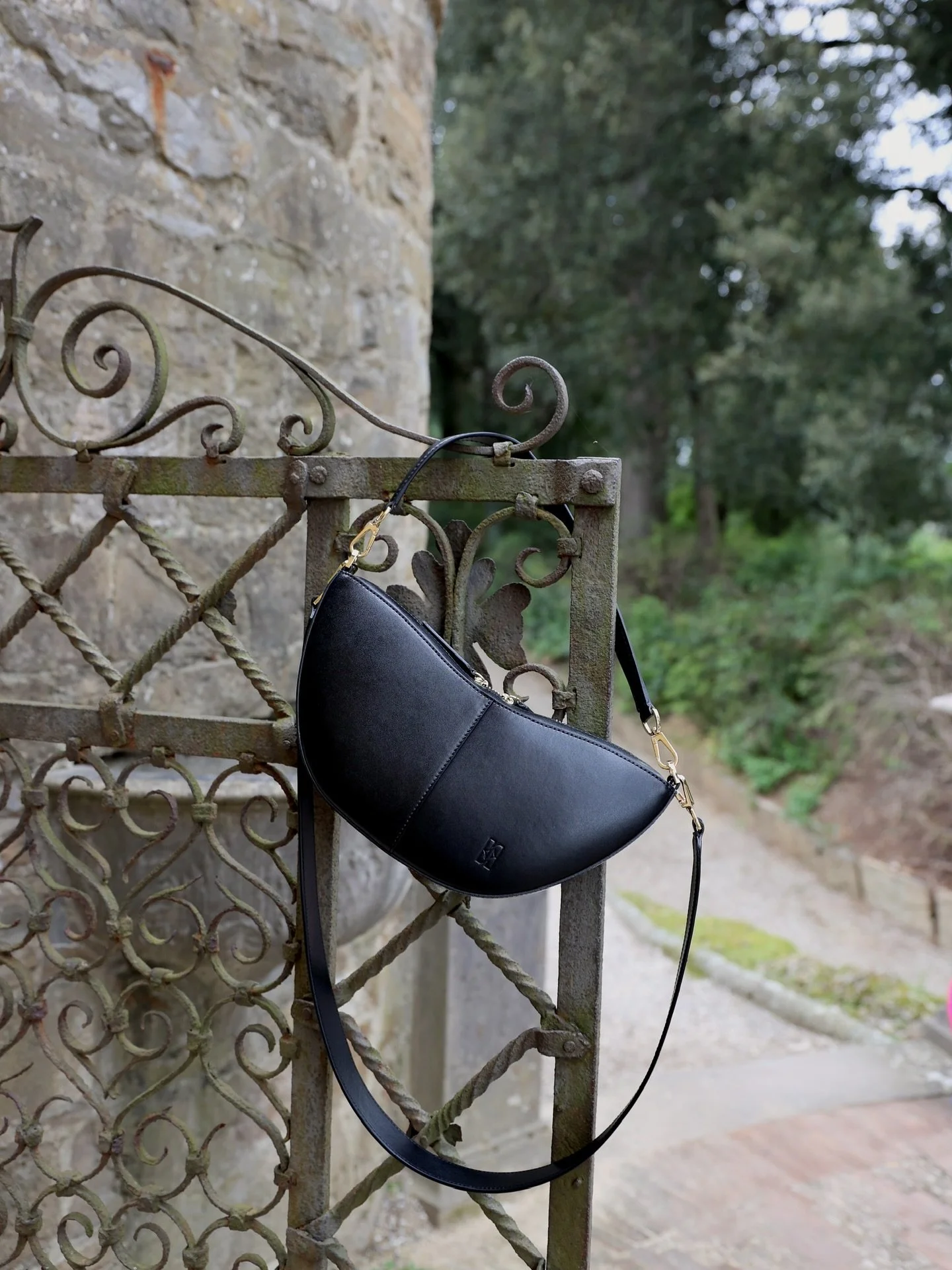 A timeless shade meets modern structure.
The Paola in Charcoal Black.