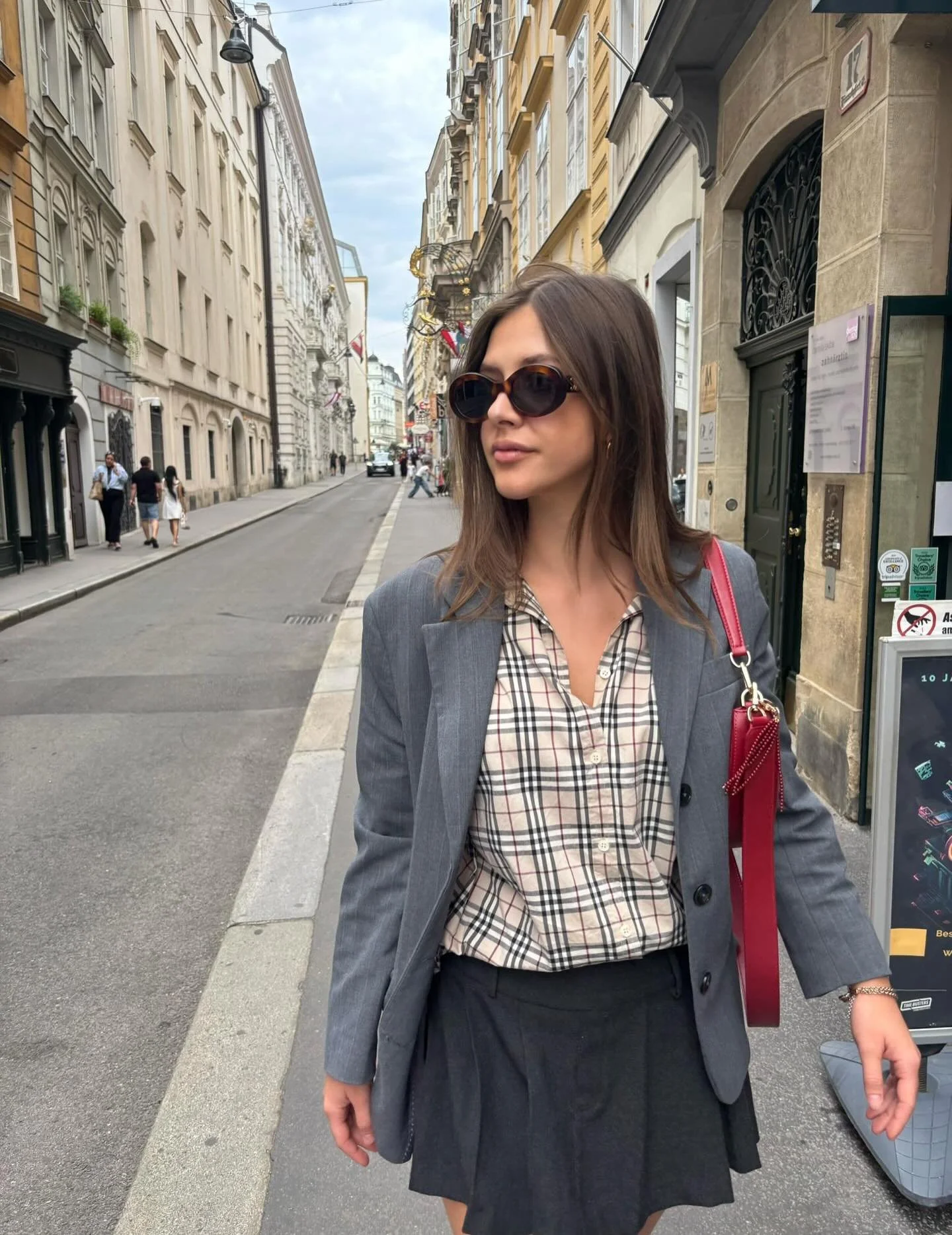 A city stroll with Paola 🍒