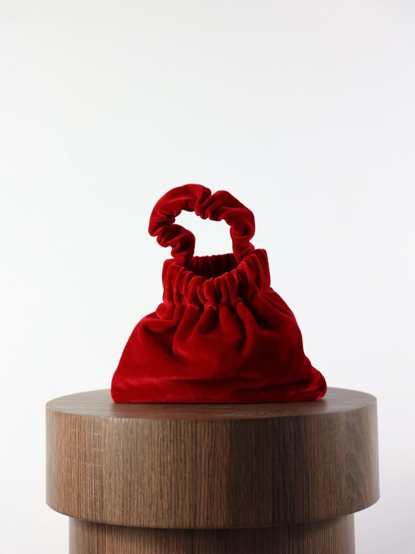 A cloud in your hands.
Soft, sculpted, quietly gentle.
Handmade in Florence &amp; one of a kind.

#fivefortythelabel