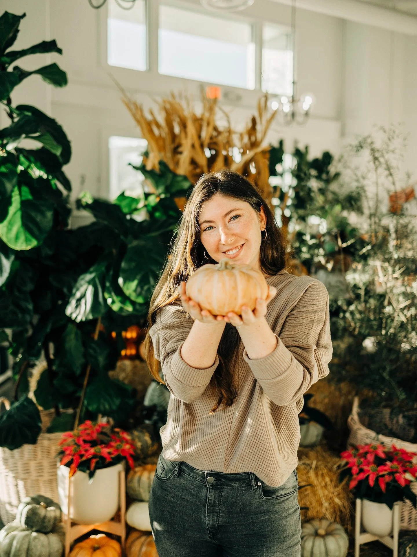 Just because summer wedding season slows down doesn&rsquo;t mean your camera roll should! 📸✨

Here&rsquo;s how you can make the most of fall season to repurpose your content and still capture new angles, even without as many events:

🍂&nbsp;Repurpo