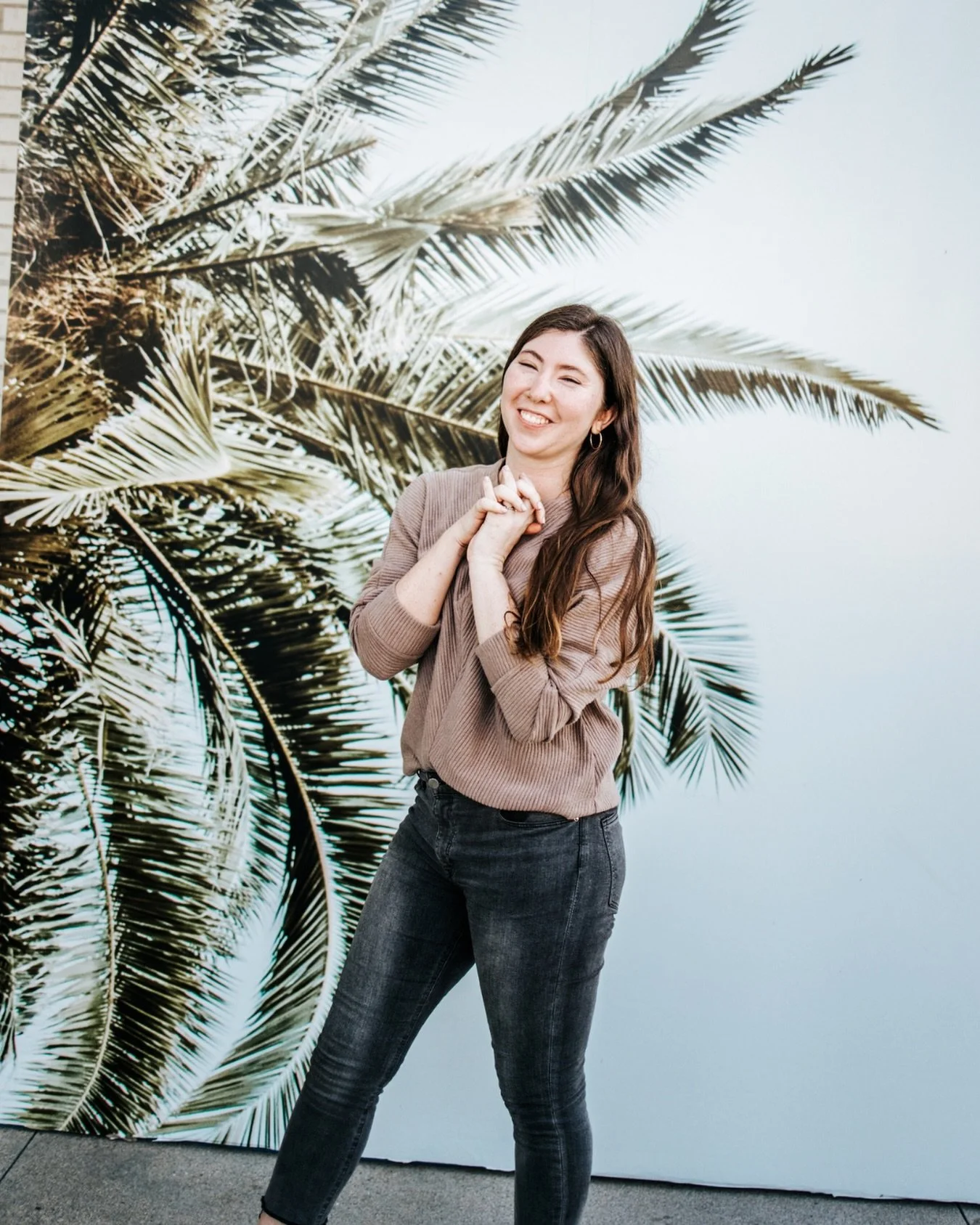 I don&rsquo;t know what wedding pro&rsquo;s need to hear this but&hellip;

Your social media isn&rsquo;t going to run itself 🤷&zwj;♀️

I know it&rsquo;s the last thing on your to-do list.

I know you hate how much time it takes up of your day.

I kn