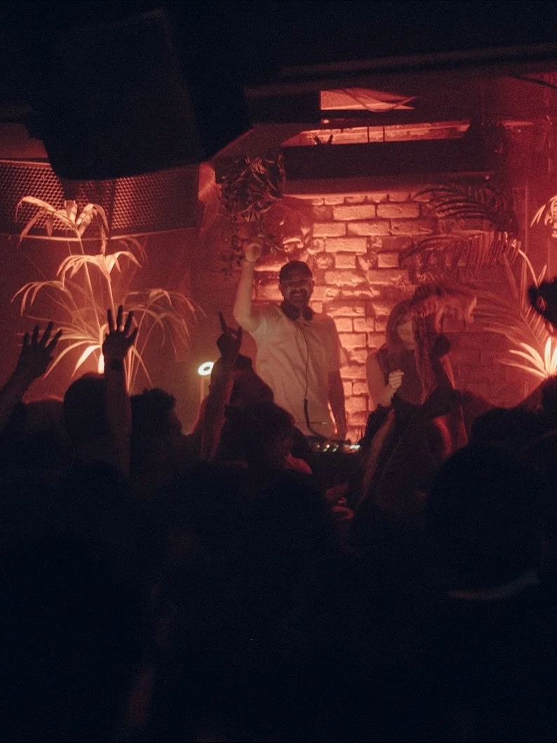 NYE @ Tengu w/ KLUB SUKAR 🎆🎇✨

Tengu invites Klub Sukar for a special NYE takeover this December 31st! Moving Still has invited DJ Karmawi, Masha &amp; Sahana to join him on the night for a string of Arabic melodies and Club rhythms all night long.