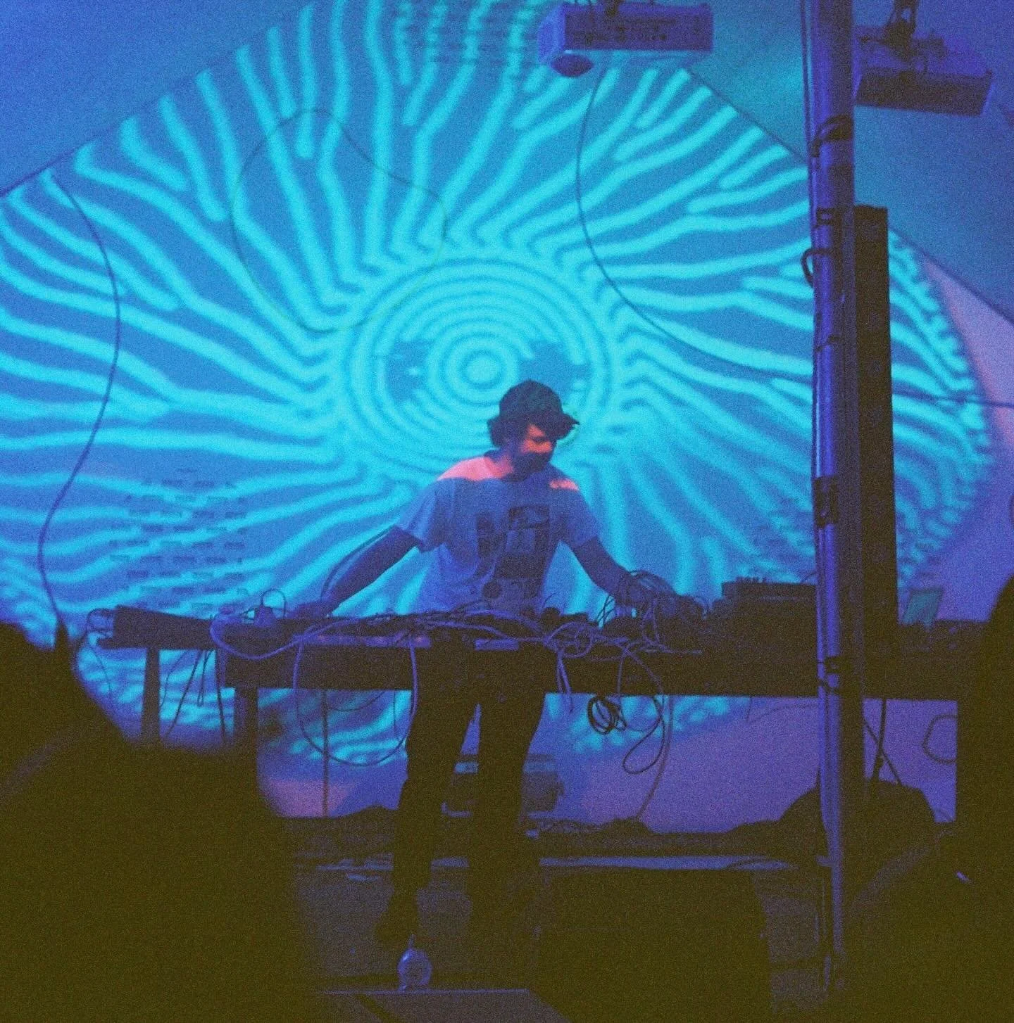 Tengu&rsquo;s soundtrack this month with Soft Stone 🔊🔊

Soft Stone has chosen x5 tracks to soundtrack this month ahead of playing at Tengu for C&aacute;it&rsquo;s first residency show!👺

- Andrea Parker - Atacama Giant 
- Future Beat Alliance - Fe