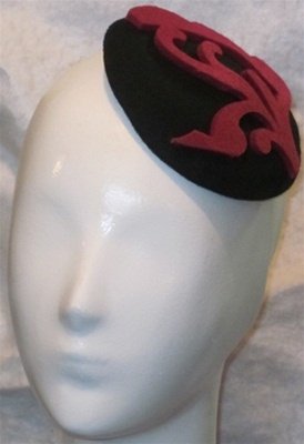 FS117 Black and Red Fascinator