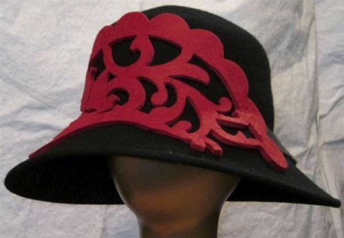 WG153 Black and Red Cloche