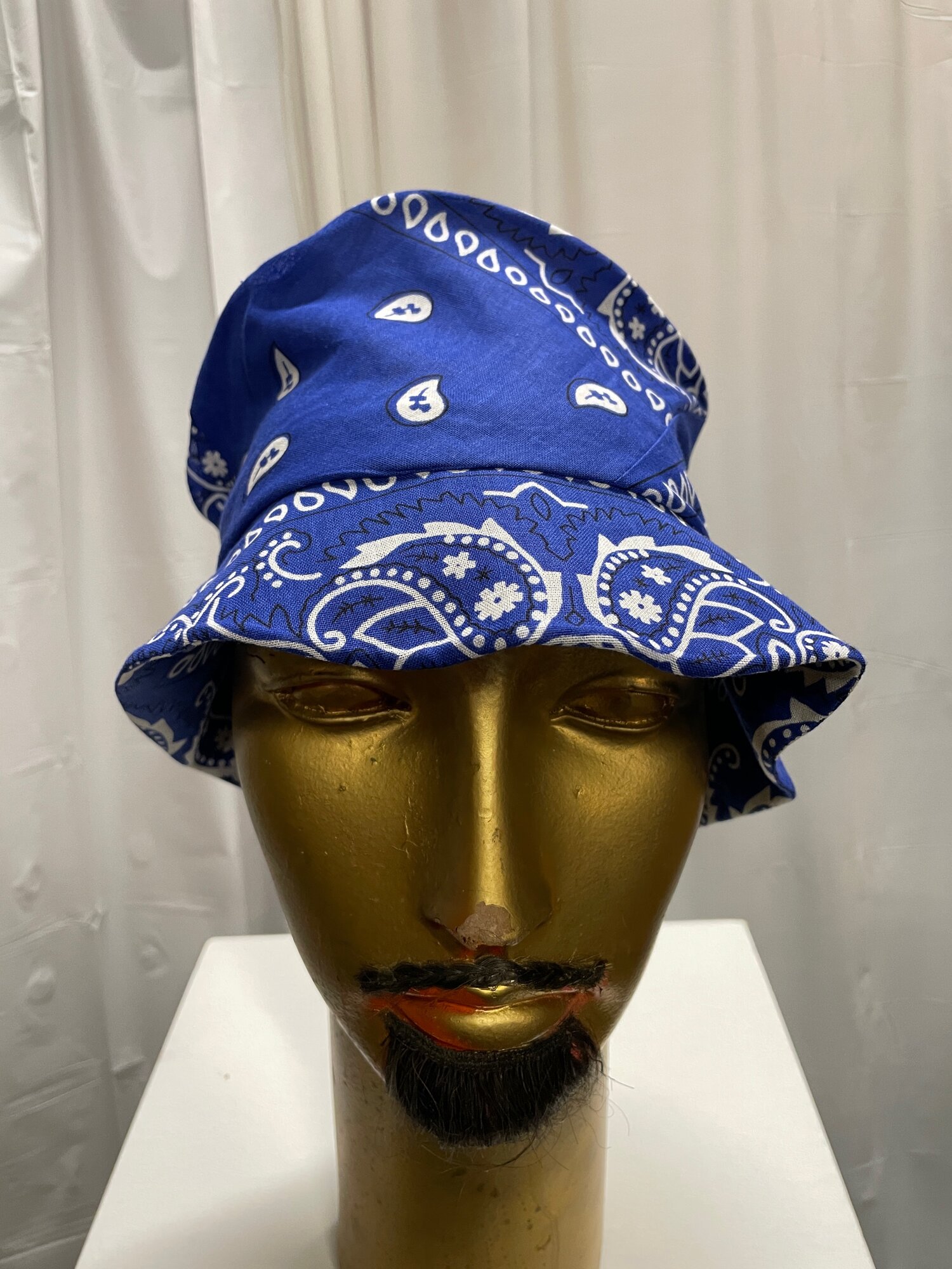 MH514 Blue and white bandana print bucket hat. — Harlem's Heaven Hats