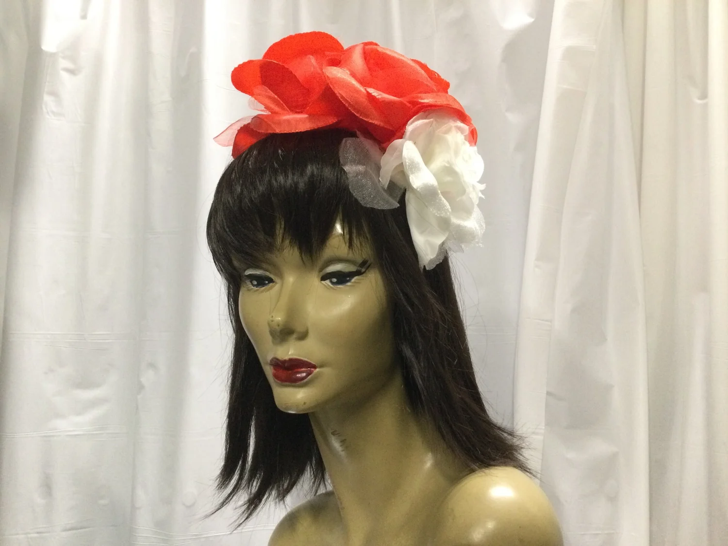 FS576 Red and White Floral Fascinator — Harlem display picture 1