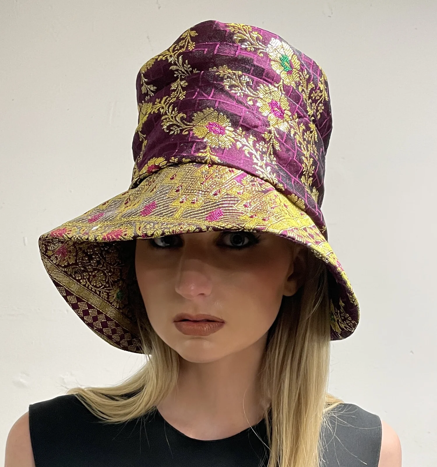 SH513 Purple and gold brocade hat — Harlem display picture 3