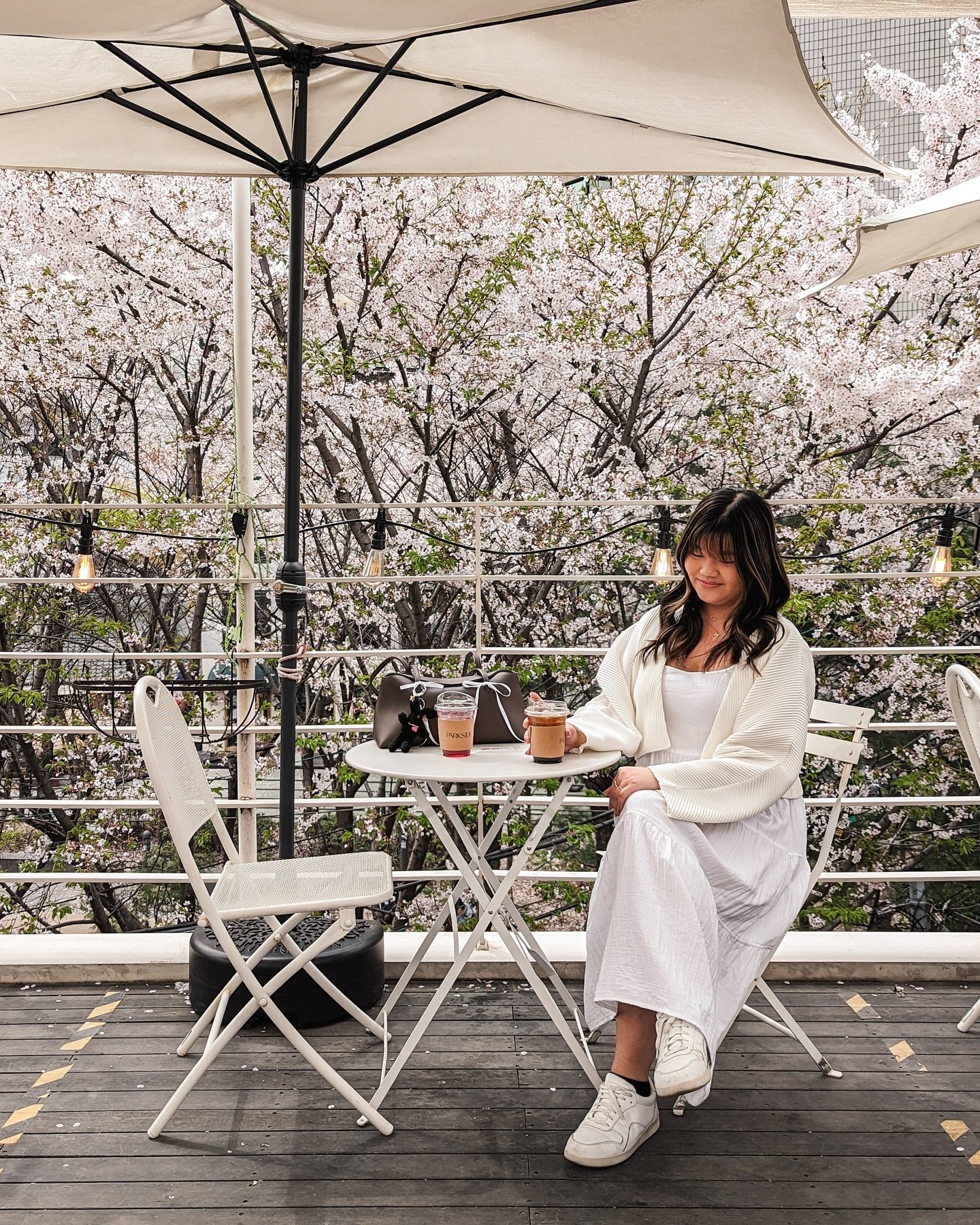 Just another beautiful cafe among the cherry blossoms. 🌸💕 This seat turns into a photo zone during cherry blossom season, but we were also lucky and there weren&rsquo;t many people who came at opening time so we had the area mostly to ourselves. 🤭