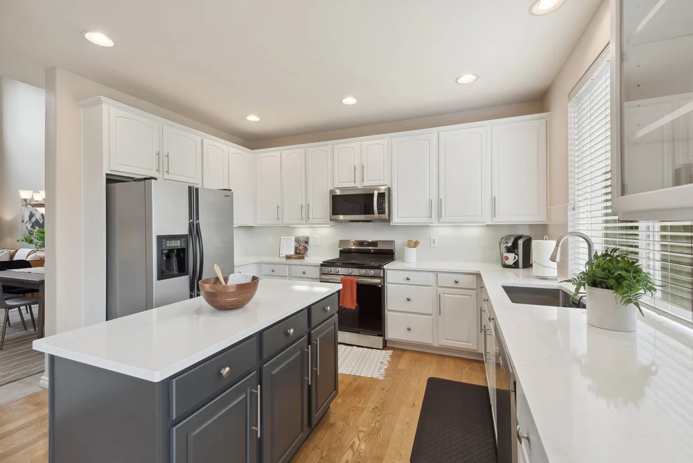 09_27729MapleRidgeWaySE_177001_Kitchen_HiRes.jpg
