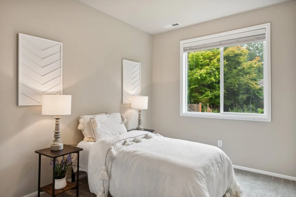 23_23702229thPlSE_153_2ndBedroom_HiRes.jpg