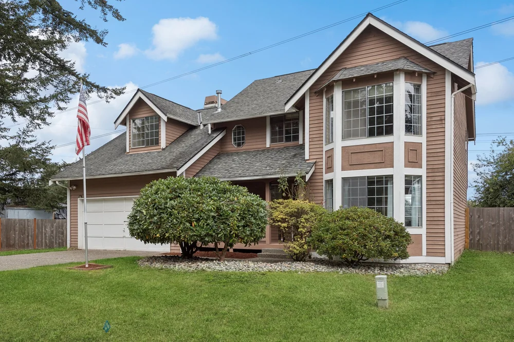 02_21320SE291stSt_300_FrontView_HiRes.jpg
