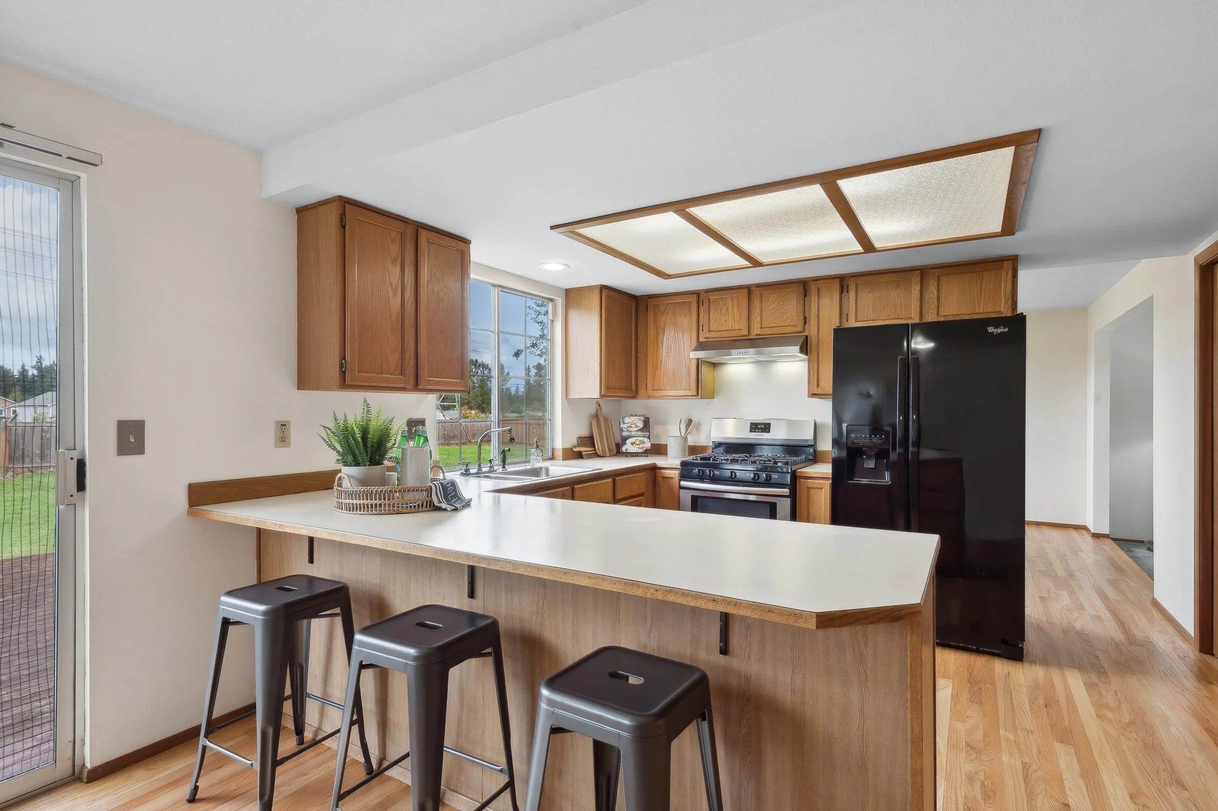 07_21320SE291stSt_5_Kitchen_HiRes.jpg