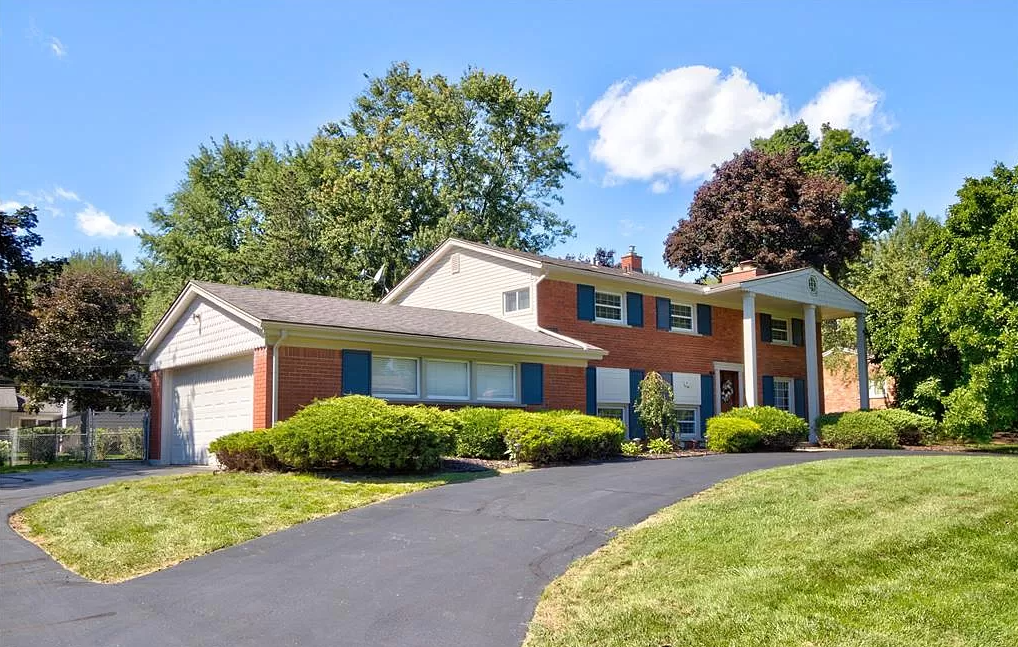 6940 Woodbank Dr.png