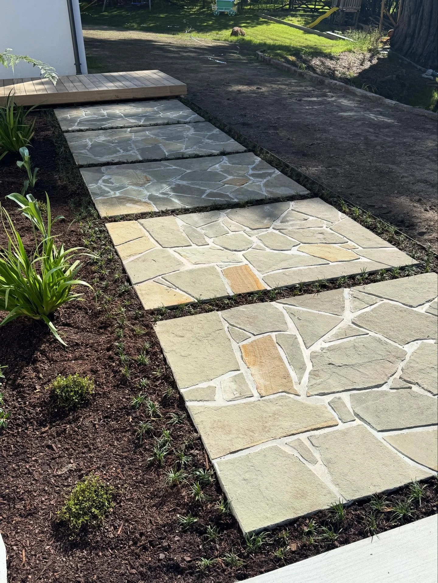 LushnLeafy_landscape.garden.photo.coatsville_e.jpg