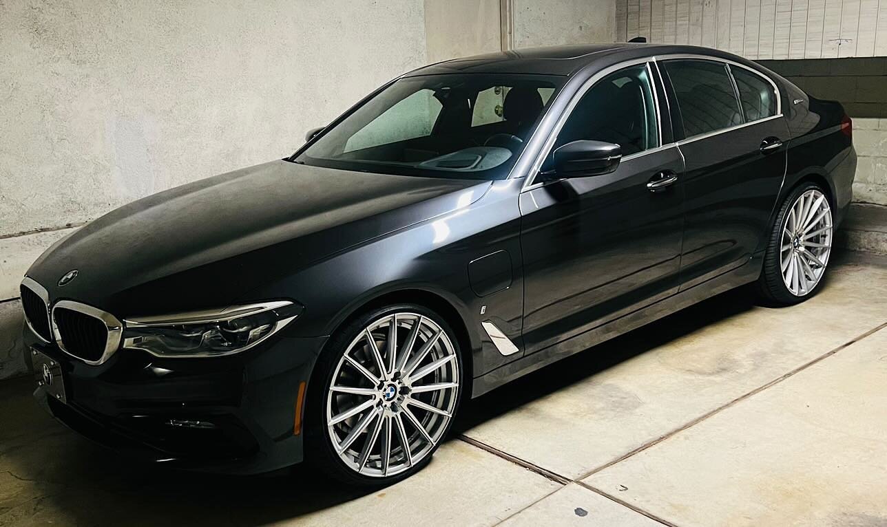 If you&rsquo;re cold they&rsquo;re cold ! 

BMW sitting nice and warm indoors with Element EL15&rsquo;s 

 ___________________________
Place your order today: 

AZAD HQ (626) 338-3636
Email: Info@AzadWheels.com 
Send us a DM 
________________________