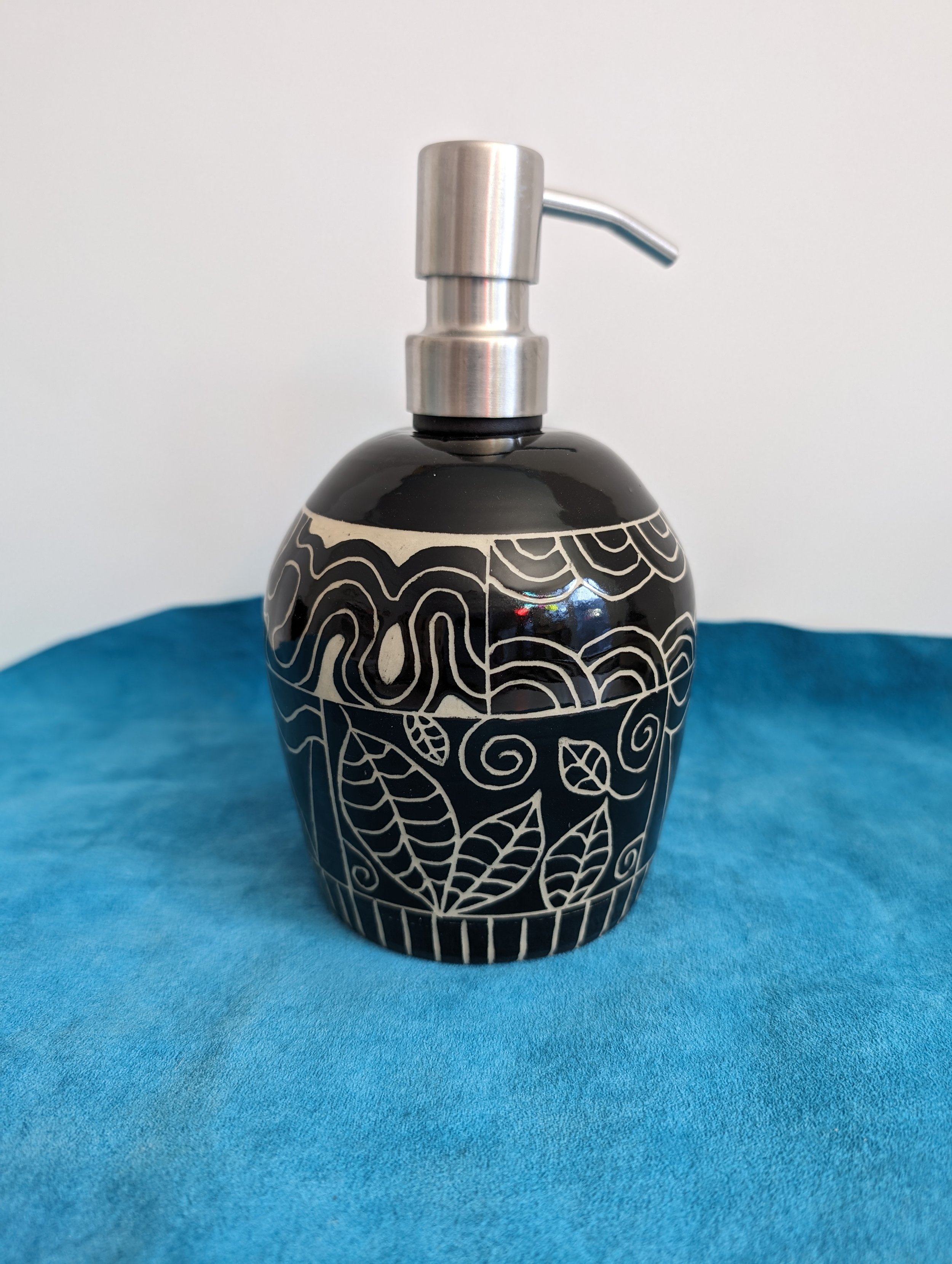 Blk and White Soap Dispenser..jpg
