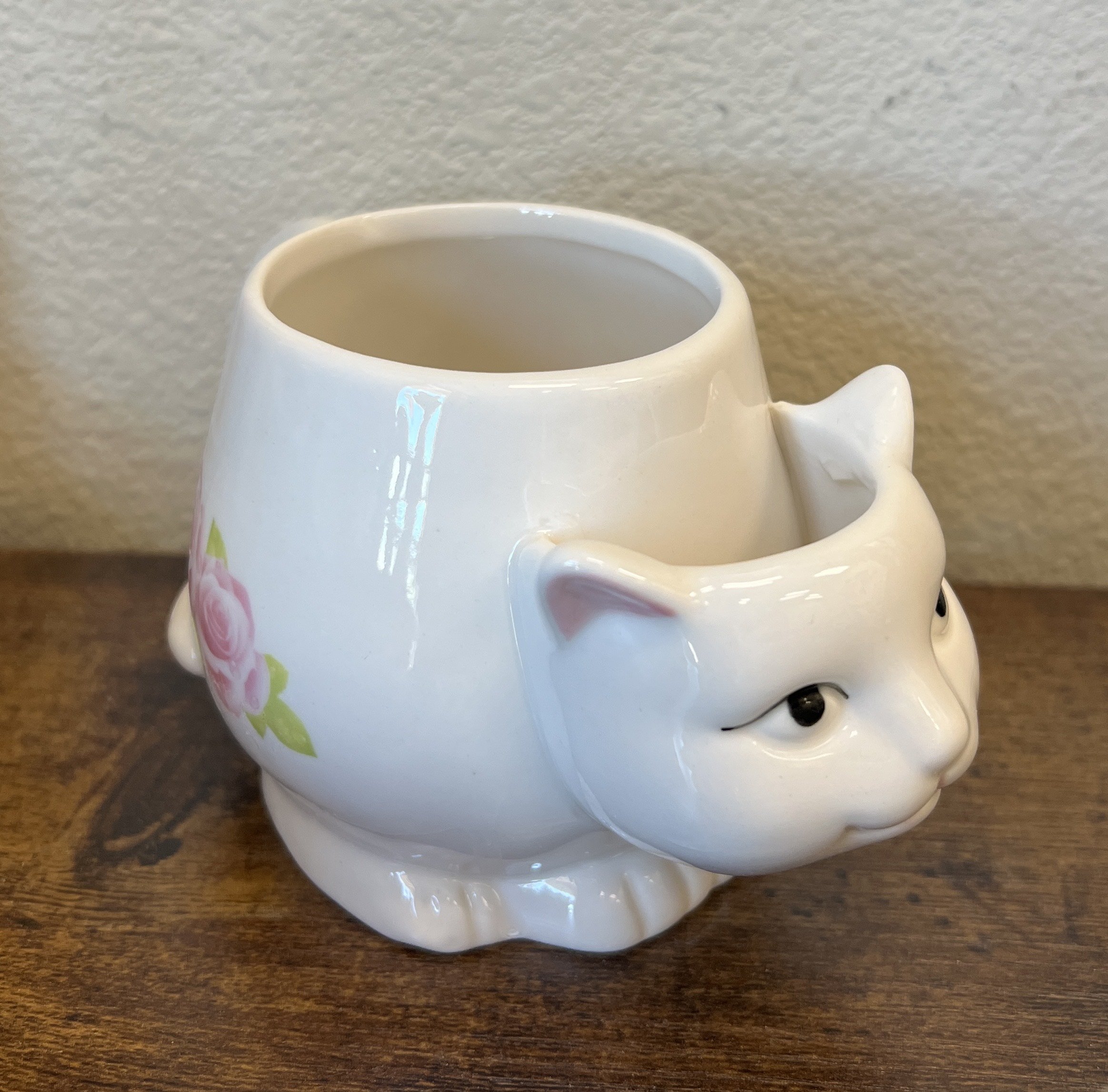 White Roses Cat Mug with Tea Bag Holder