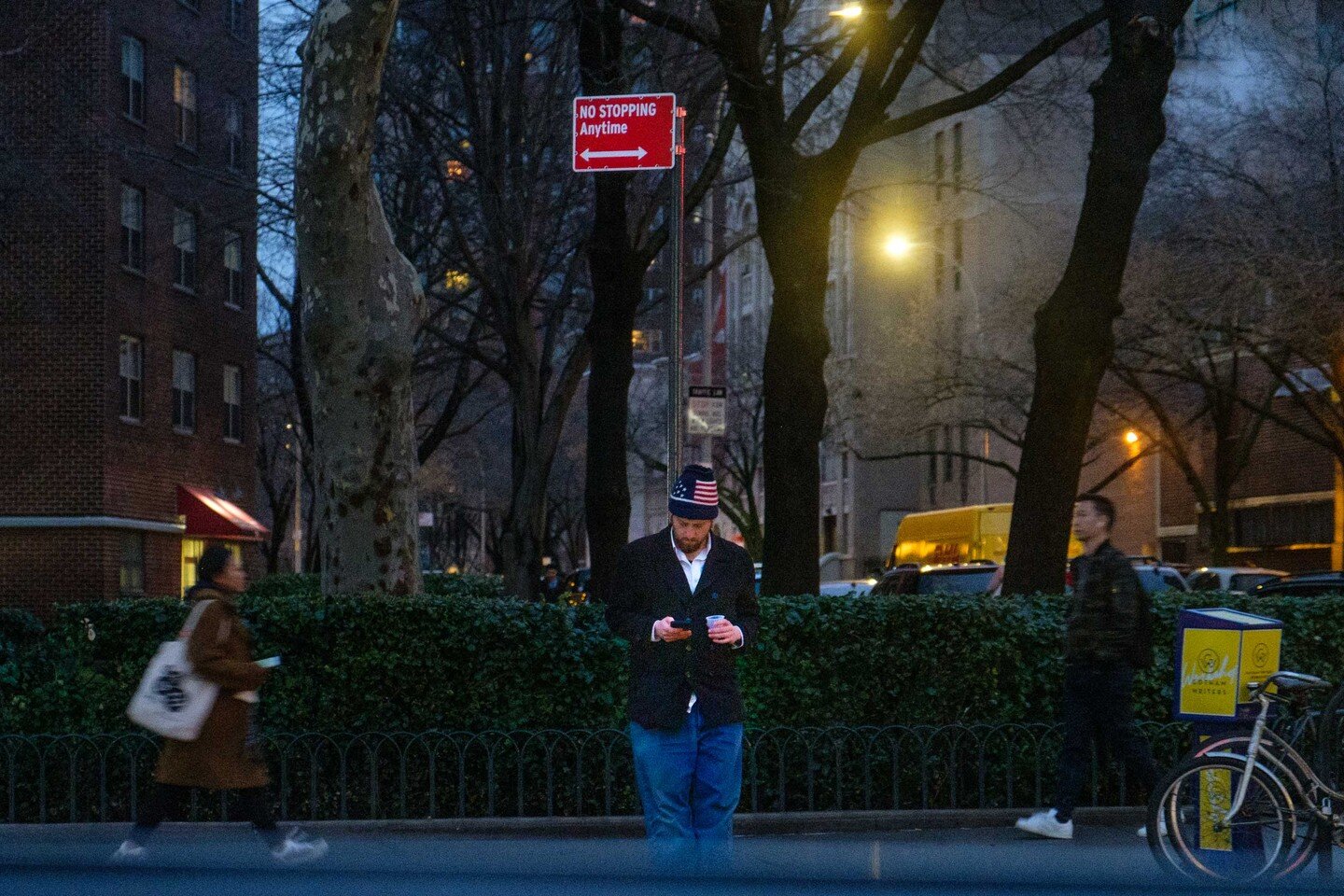 New York, US

#streetphotography #OpticNerveLayers @opticnervecollective #nightphotography @nytmag nycspc @newyork #newyork #nyc #manhattan @pictures_of_newyork #picturesofnewyork @cmonboardnyc @newyork_world @loving_newyork @city_of_newyork @thenycn