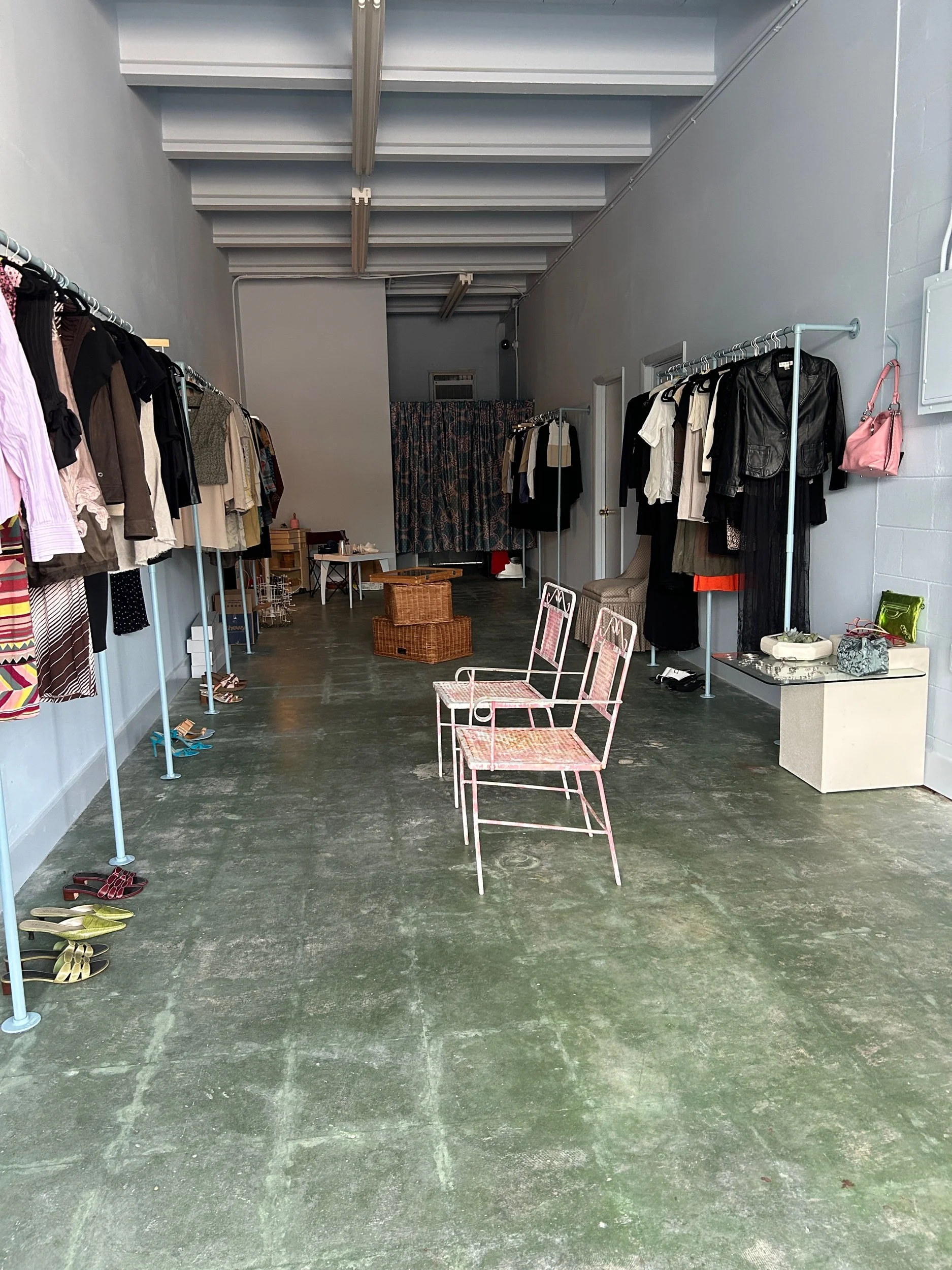 a view of Horizons Vintage in our first week at our new location at 2223 Curry Ford Road in Orlando Florida