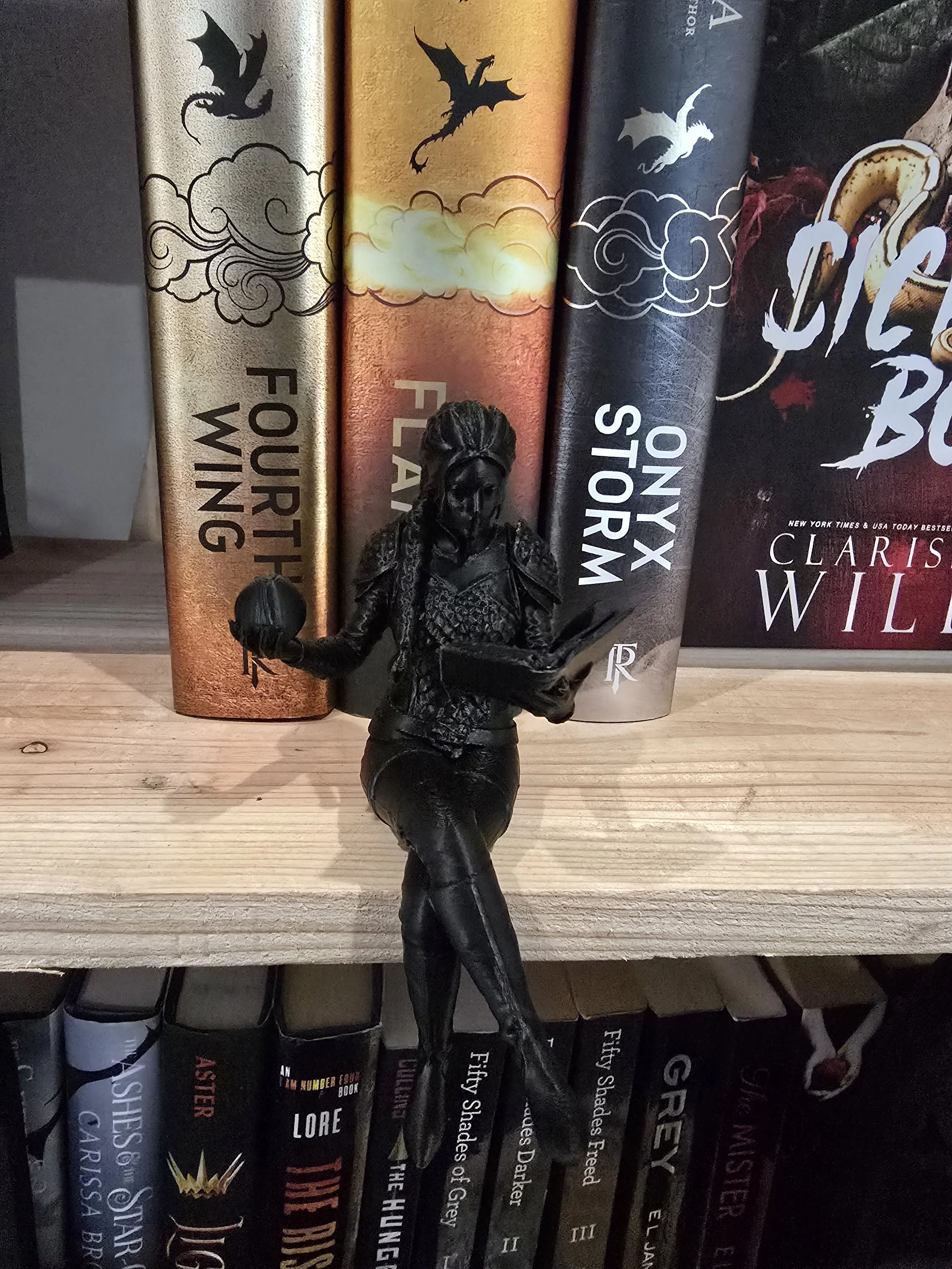 Female Wingleader Shelf Sitter