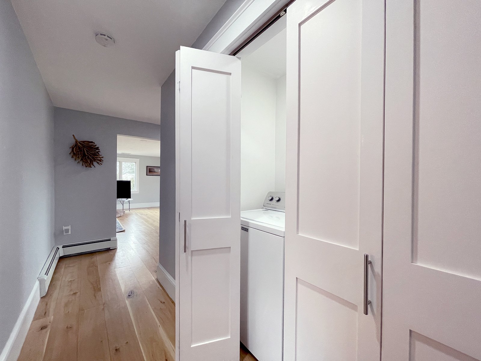 21-HALLWAY-LAUNDRY-1.jpg