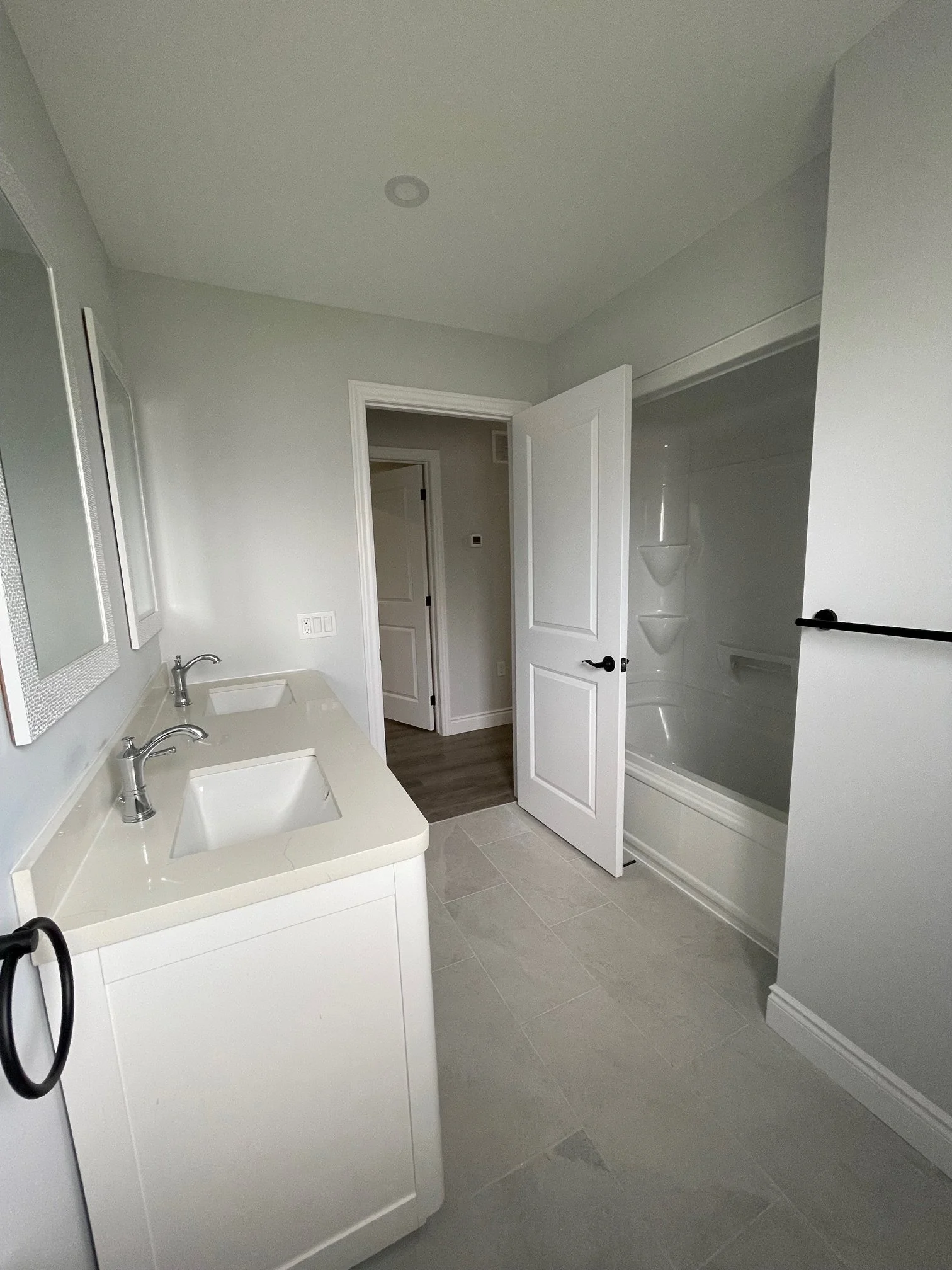 bathroom b.jpg