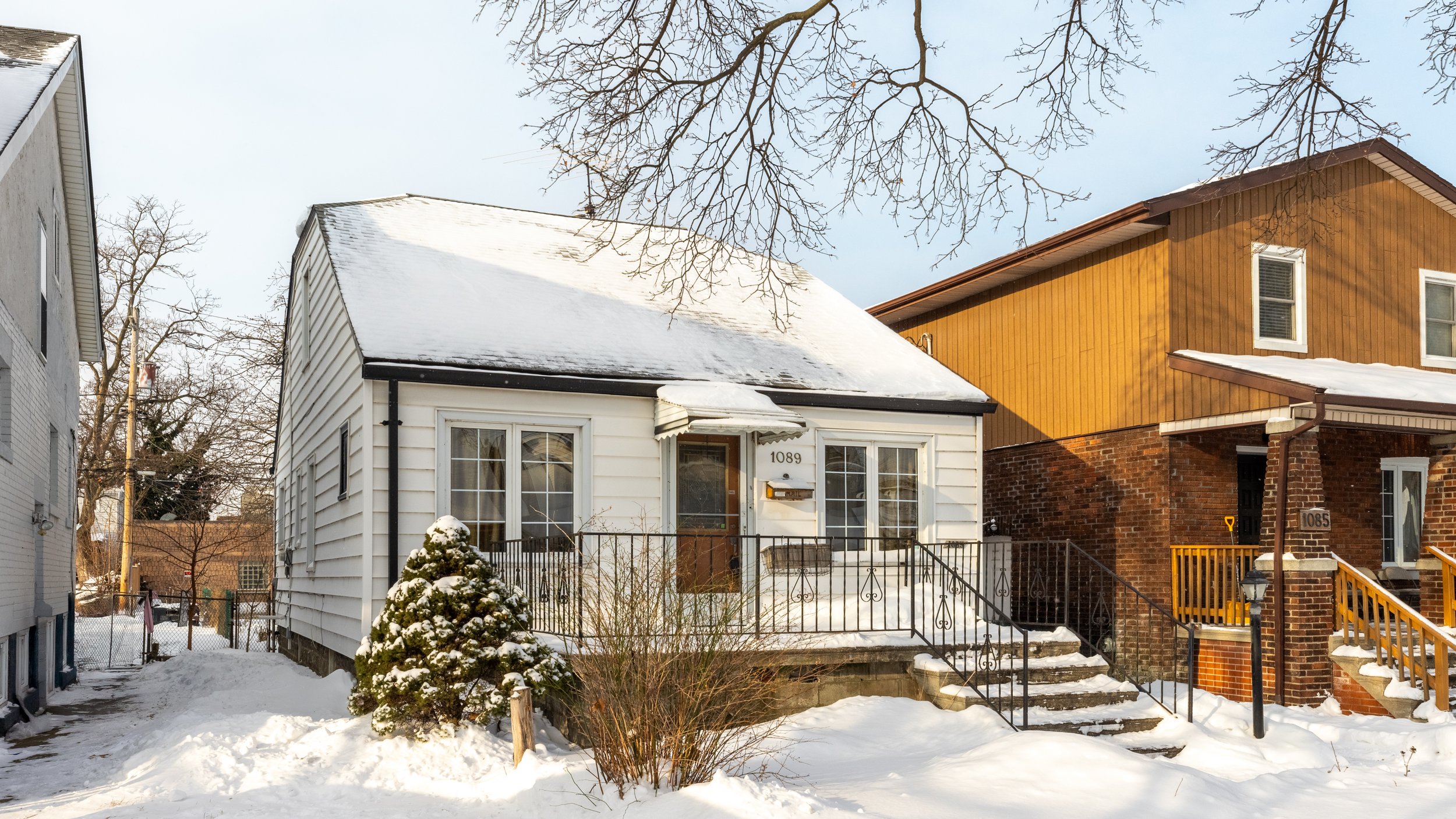 1089 Windsor - Front of House.jpg