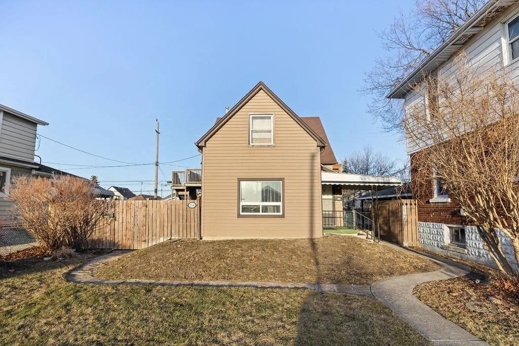 1146 Howard - Front of House.jpg