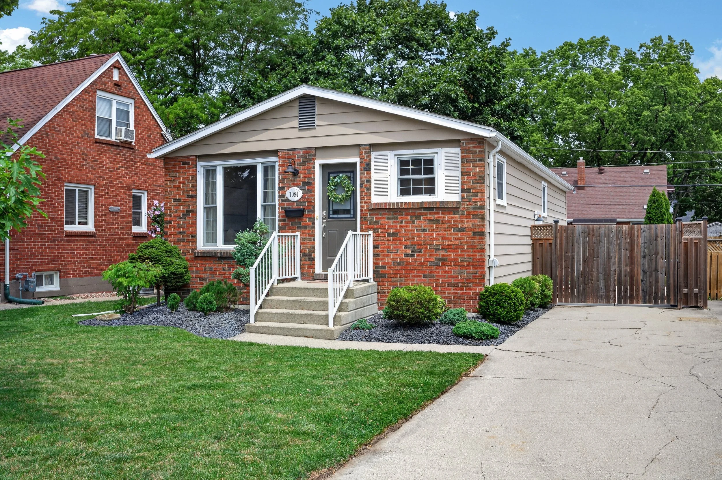 1084 Prado - Front of House.jpg