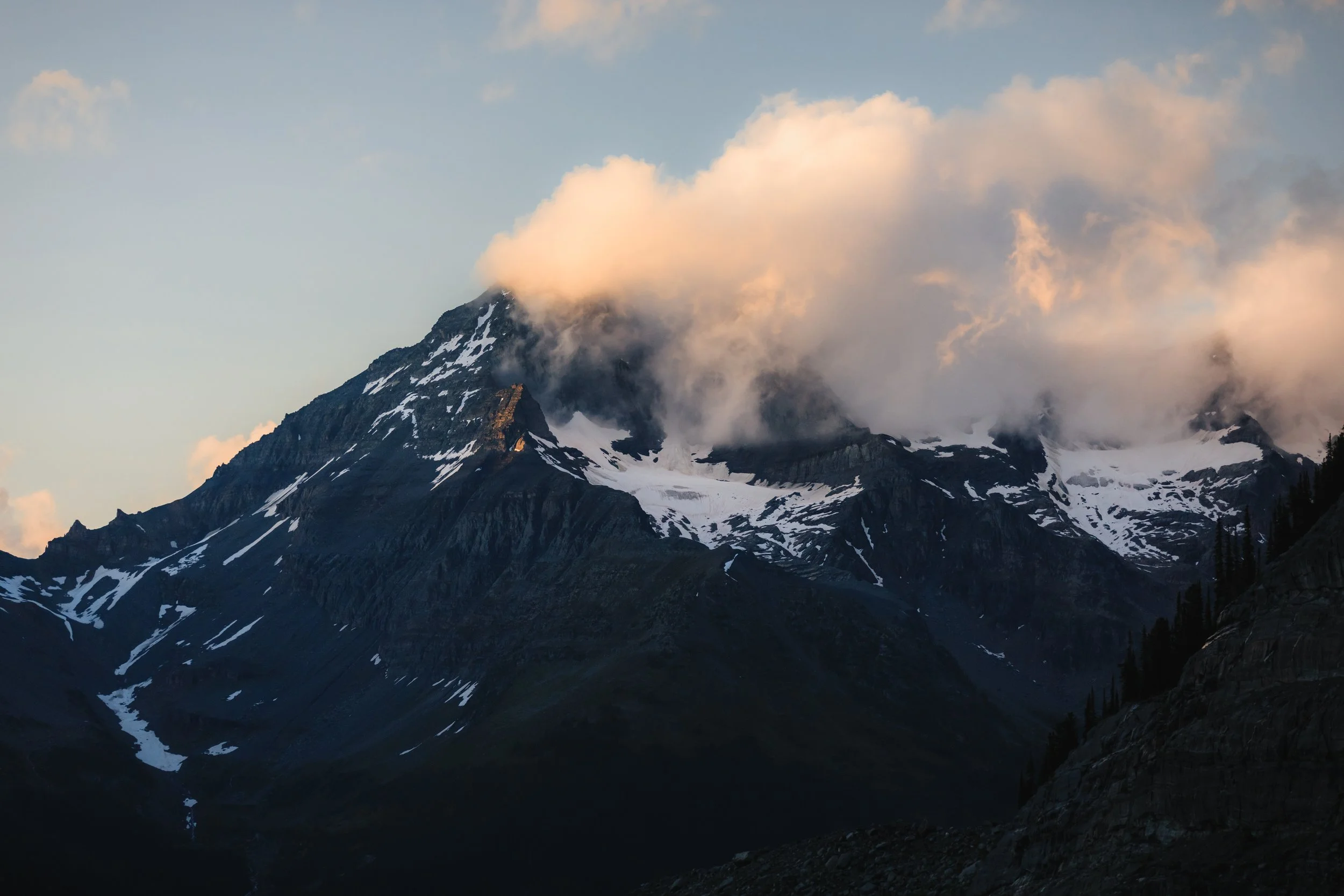 acc-gmc-alpine-peak-sunset-hatteras-canadian-rockies.jpg