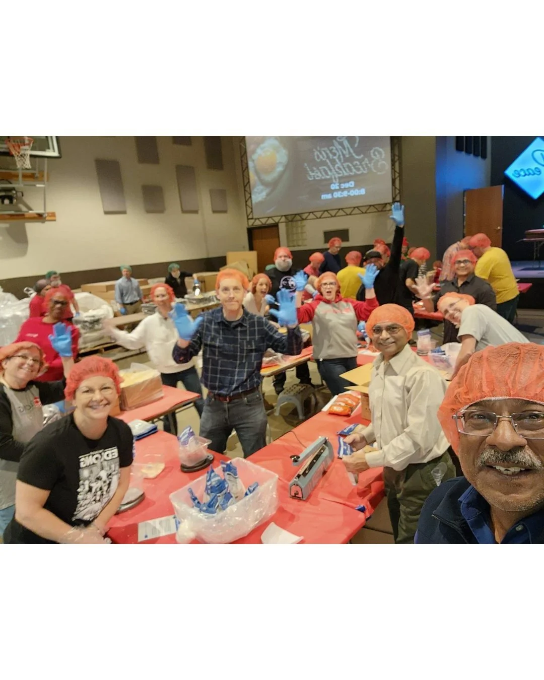 60,912 meals. 166 children fed for a year.
Countless hearts full. 💛

This weekend, members of our 𝐄𝐝𝐥𝐨𝐧𝐠 (@edlongflavors) family joined forces with 𝐅𝐞𝐞𝐝 𝐌𝐲 𝐒𝐭𝐚𝐫𝐯𝐢𝐧𝐠 𝐂𝐡𝐢𝐥𝐝𝐫𝐞𝐧 (@fmsc_org) to pack nutritious MannaPack&reg; m