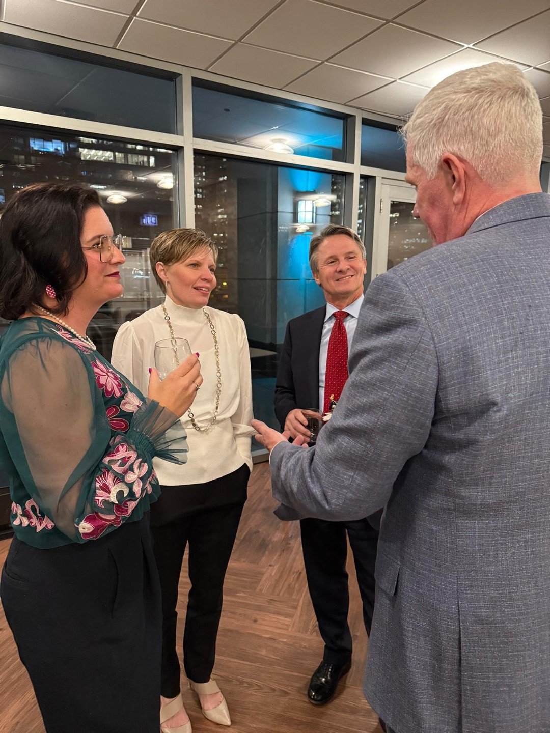 Last night&rsquo;s Owning Your Legacy community event was pure magic! ✨ Leaders leaning in, raw convos, real vibes.

Shoutout to Jess Kaskov (@jkaskov) for her &ldquo;Overwhelmed to Overjoyed&rdquo; workshop, helping us align energy with what matters